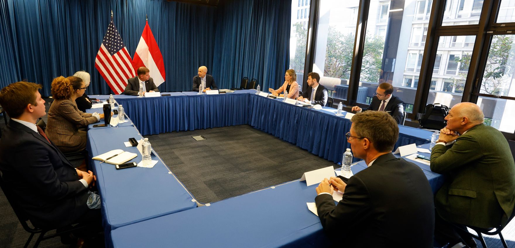 Am 19. Oktober 2021 reiste Bundesminister Martin Kocher zu einem mehrt&auml;gigen Arbeitsbesuch nach Washington. Im Bild mit dem US Arbeitsminister Martin Walsh.