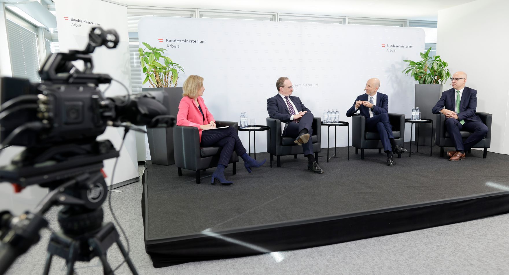 Am 16. November 2021 lud Bundesminister Martin Kocher zu einer &Ouml;konomenrunde im Bundesministerium f&uuml;r Arbeit ein.