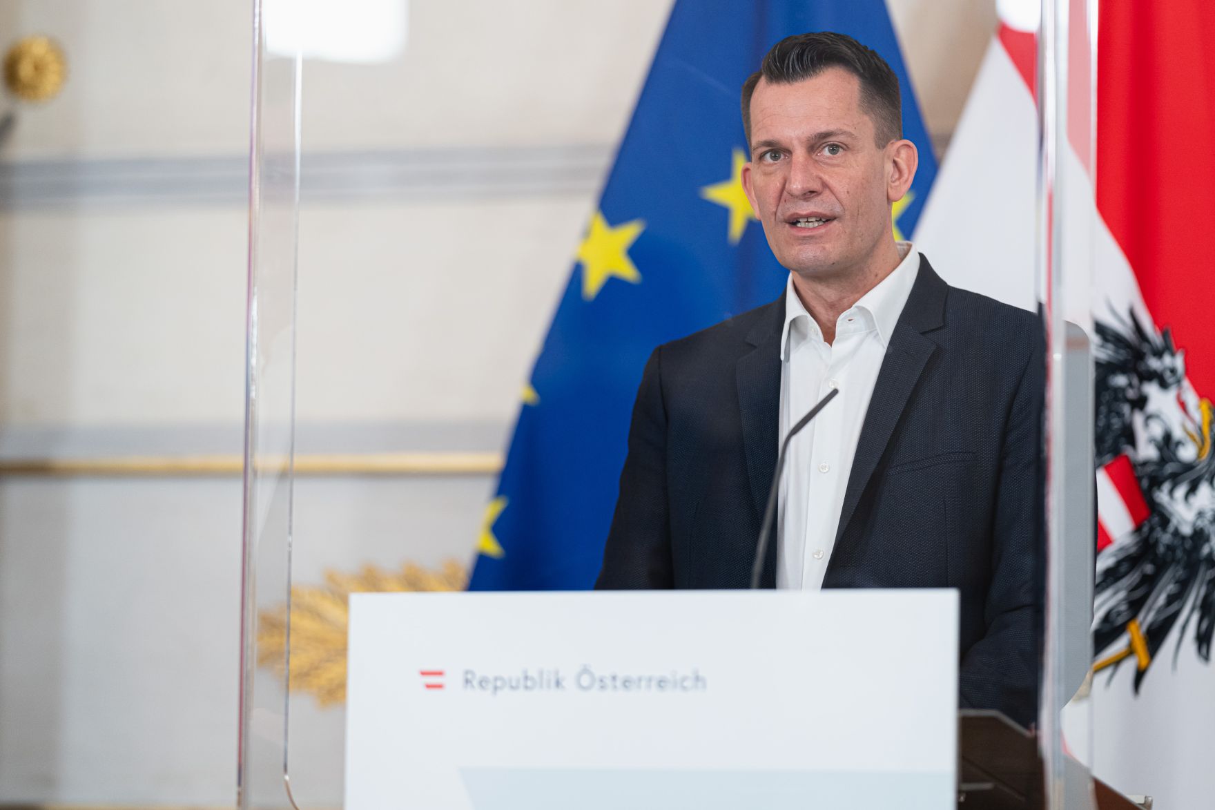 Am 18. J&auml;nner 2022 fand eine Pressekonferenz zur aktuellen Lage am Arbeitsmarkt mit Bundesminister Martin Kocher, Bundesminister Wolfgang M&uuml;ckstein (im Bild) und Staatssekret&auml;rin Claudia Plakolm statt.