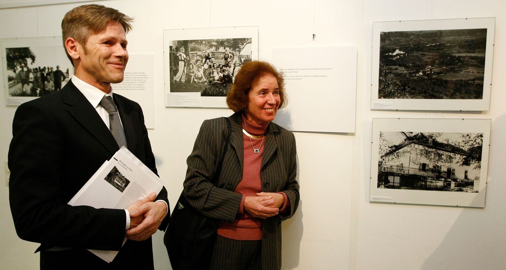 Am 27. J&auml;nner 2010 besuchte Staatssekret&auml;r Josef Ostermayer die Er&ouml;ffnung der Austellung "Die Kinder von Maison d&acute;lzieu". Im Bild Josef Ostermayer und Beate Klarsfeld.