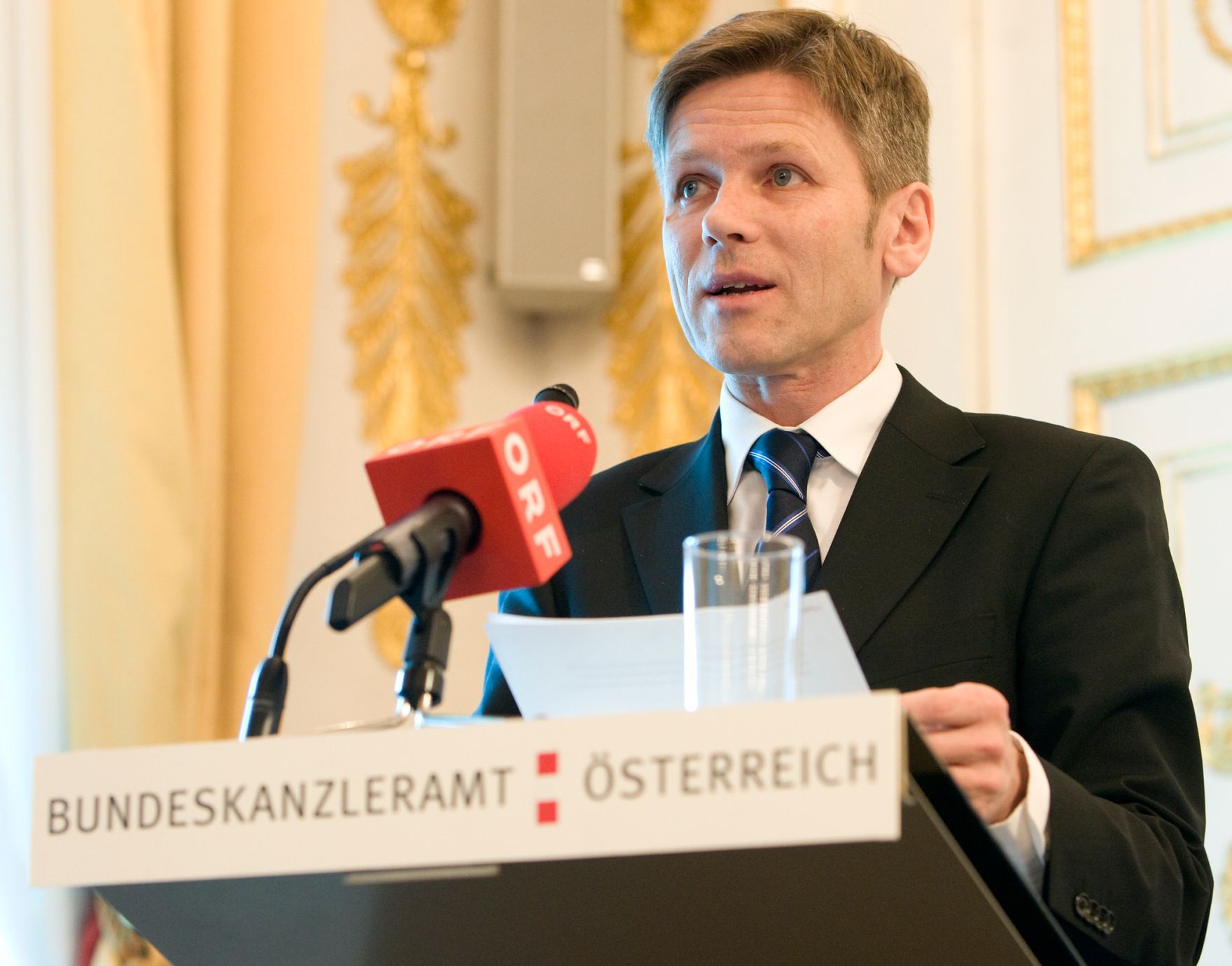 Am 28. J&auml;nner 2010 fand anl&auml;sslich des 4. Europ&auml;ischen Datenschutztages im Bundeskanzleramt die Veranstaltung "Datenschutzrechtliche Herausforderungen im 21. Jahrhundert" statt. Im Bild Staatssekr&auml;ter Josef Ostermayer.