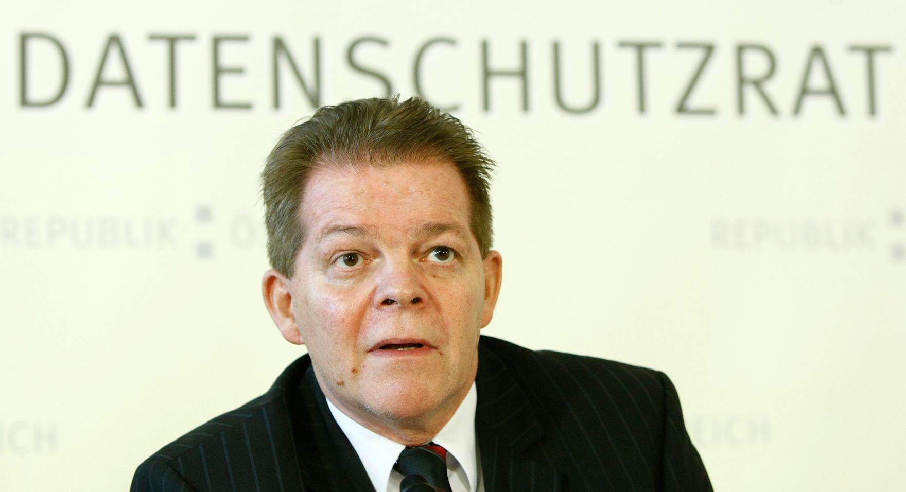 Am 28. J&auml;nner 2010 fand anl&auml;sslich des 4. Europ&auml;ischen Datenschutztages im Bundeskanzleramt die Veranstaltung "Datenschutzrechtliche Herausforderungen im 21. Jahrhundert" statt. Im Bild Johann Maier (Vorsitzender des Datenschutzrates) bei der anschlie&szlig;enden Pressekonferenz.