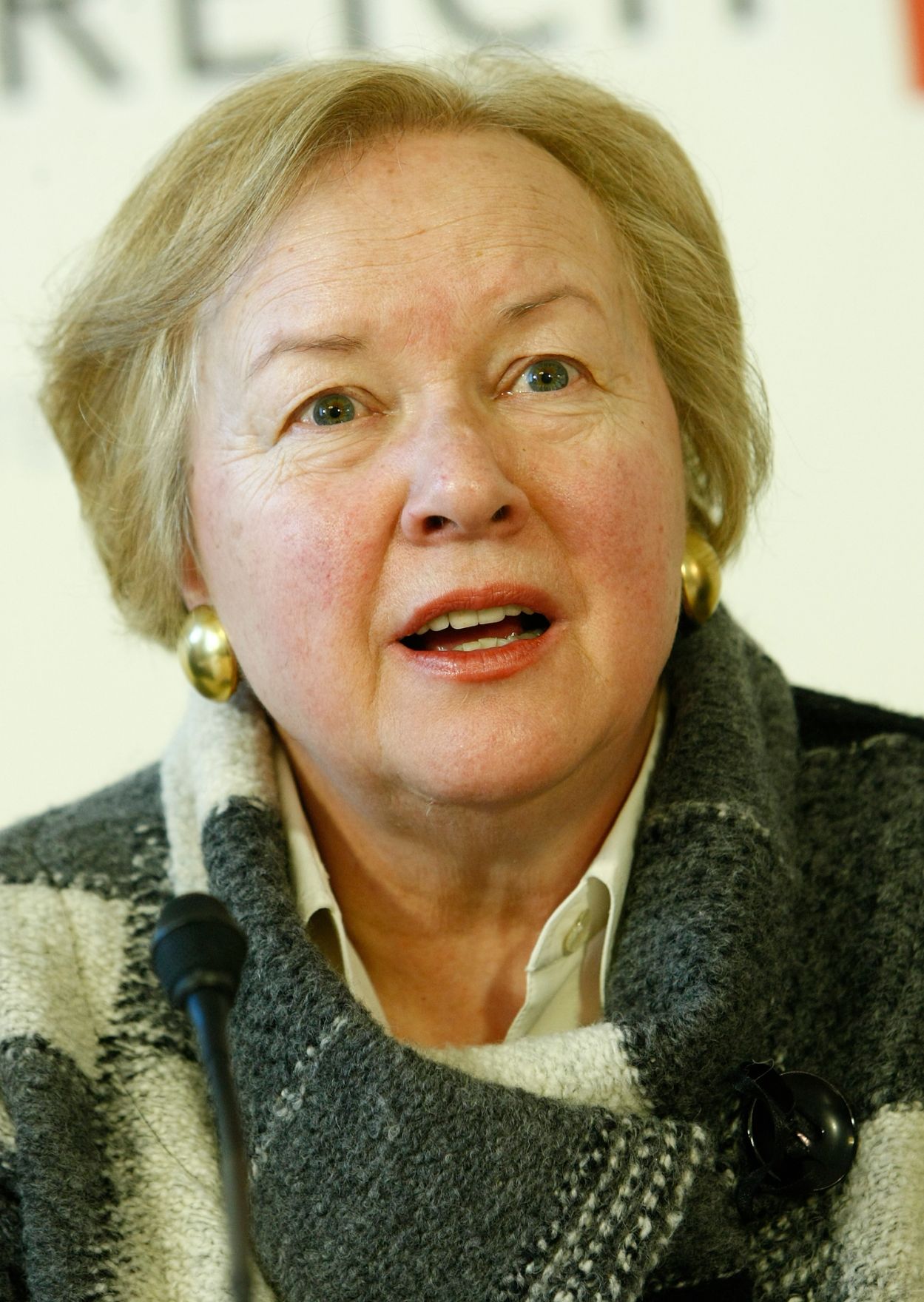 Am 28. J&auml;nner 2010 fand anl&auml;sslich des 4. Europ&auml;ischen Datenschutztages im Bundeskanzleramt die Veranstaltung "Datenschutzrechtliche Herausforderungen im 21. Jahrhundert" statt. Im Bild Waltraud Kotschy (Datenschutzkommission) bei der anschlie&szlig;enden Pressekonferenz.