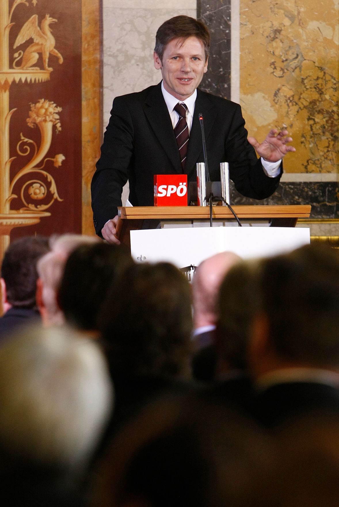 Am 26. Februar 2010 fand im Parlament eine Veranstaltung zum Thema &quot;Informations- und Kommunikationstechnologie&quot; statt. Im Bild Staatssekret&auml;r Josef Ostermayer bei der Er&ouml;ffnungsrede.