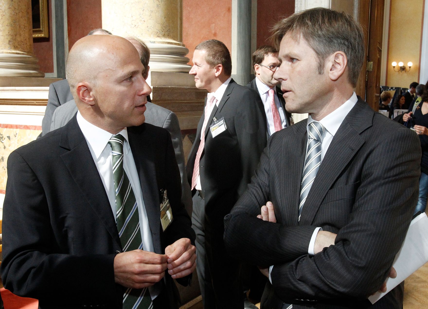 Am 21. September 2010 wurde in der Universit&auml;t Wien der Internet Summit Austria 2010 durch Staatssekret&auml;r Ostermayer er&ouml;ffnet. Im Bild Staatssekret&auml;r Josef Ostermayer (r.) im Gespr&auml;ch mit ISPA Pr&auml;sident Andreas Koman (l.).