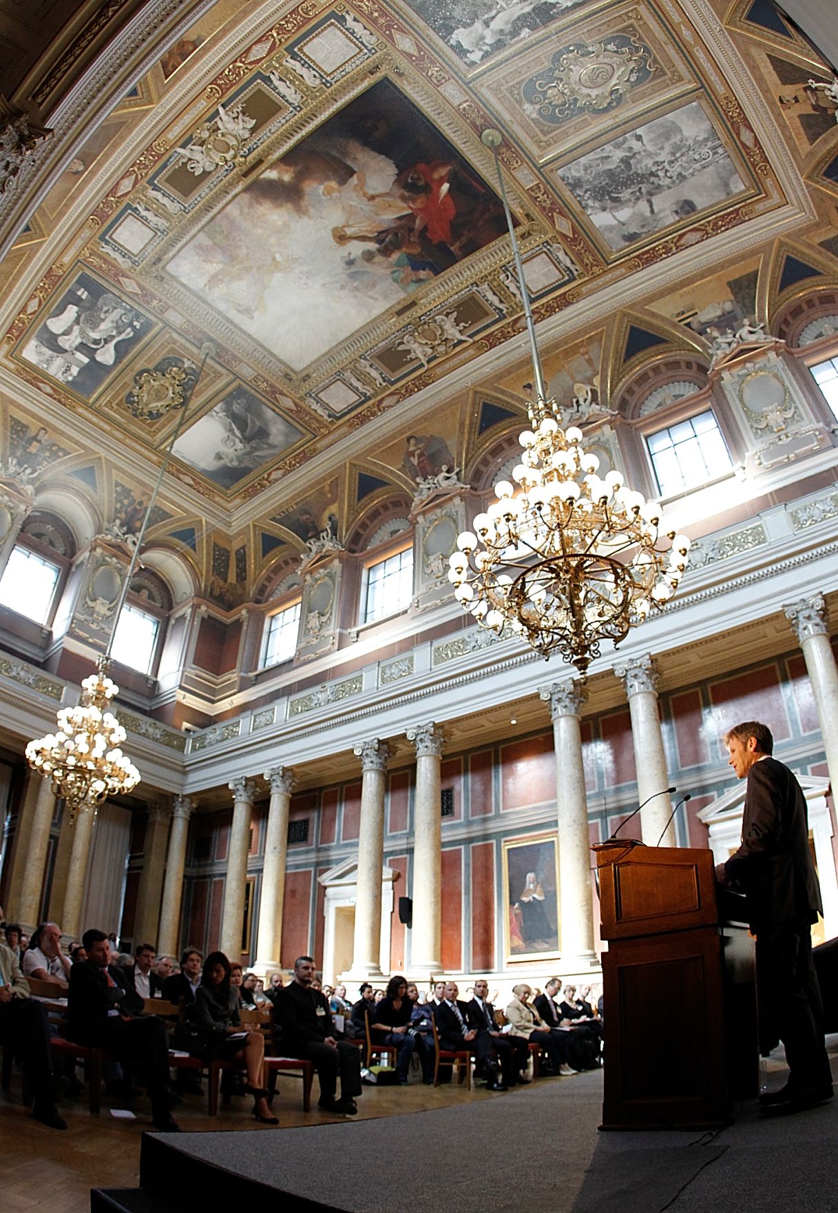 Am 21. September 2010 wurde in der Universit&auml;t Wien der Internet Summit Austria 2010 durch Staatssekret&auml;r Josef Ostermayer er&ouml;ffnet.