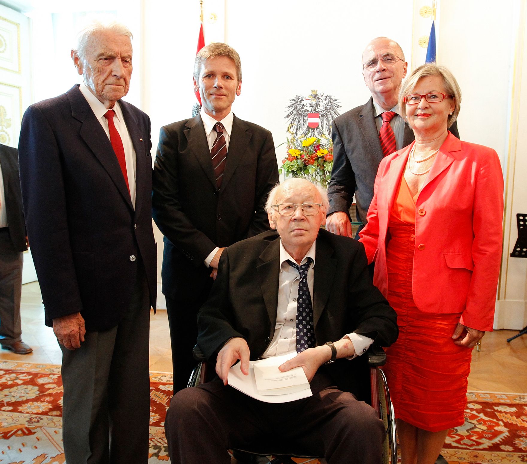 Am 19. Juli 2011 zeichnete Staatssekret&auml;r Ostermayer Funktion&auml;re des &quot;Bundes Sozialdemokratischer Freiheitsk&auml;mpfer/innen&quot; aus. Im Bild (v.l.n.r.) Hugo Pepper, Josef Ostermayer, Jonny Moser, Peter Weidner und Gertrude Spie&szlig;.