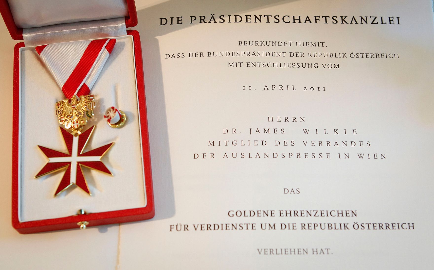 Am 22. Juni 2011 &uuml;berreichte Staatssekret&auml;r Josef Ostermayer drei &ouml;sterreichischen Journalisten Ehrenzeichen f&uuml;r Verdienste um die Republik &Ouml;sterreich.