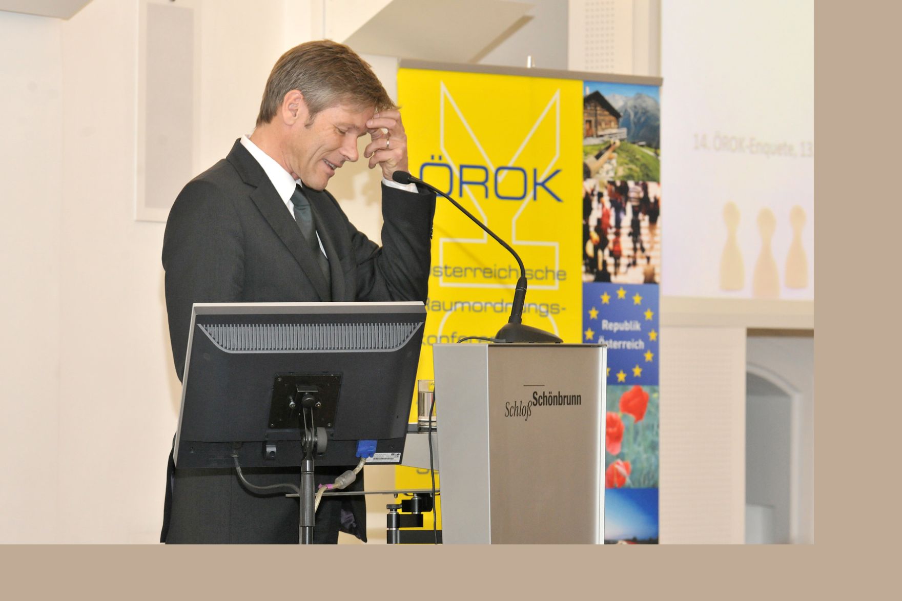 Am 13. Oktober 2011 er&ouml;ffnete Staatssekret&auml;r Josef Ostermayer die Enquete der &ouml;sterreichischen Raumordnungskonferenz (&Ouml;ROK) zum &Ouml;sterreichischen Raumentwicklungskonzept (&Ouml;REK) im Schloss Sch&ouml;nbrunn.