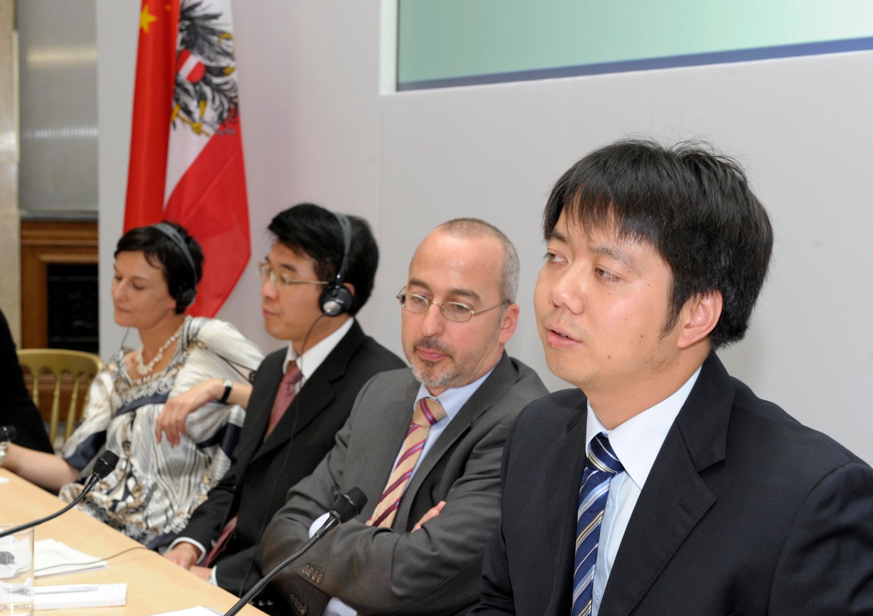 Am 14. September 2011 fand das Mediensymposium &Ouml;sterreich-China in Wien statt. Im Bild (v.l.n.r.) Cornelia Vospernik (ORF), Luo Hua (Tageszeitung Renmin), Franco Algieri (Austria Institut f&uuml;r Europa- und Sicherheitspolitik), Wang Wen (Tageszeitung Global Times).