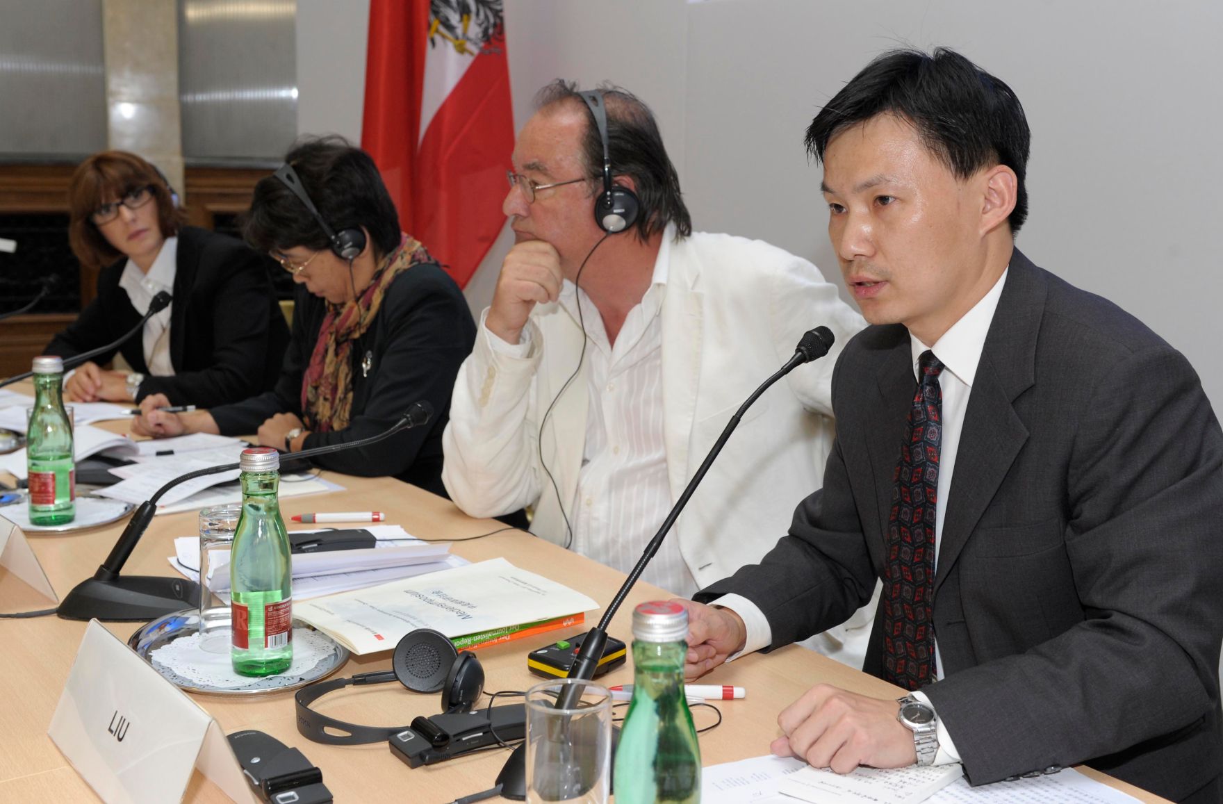 Am 14. September 2011 fand das Mediensymposium &Ouml;sterreich-China in Wien statt. Im Bild (v.l.n.r.) Margaretha Kopeinig (Moderation), Zhou Hong (Europa-Institut der chinesischen Akademie), Gerfried Sperl (International Press Institute), Liu Mingli (Institut f&uuml;r moderne internationale Beziehungen).