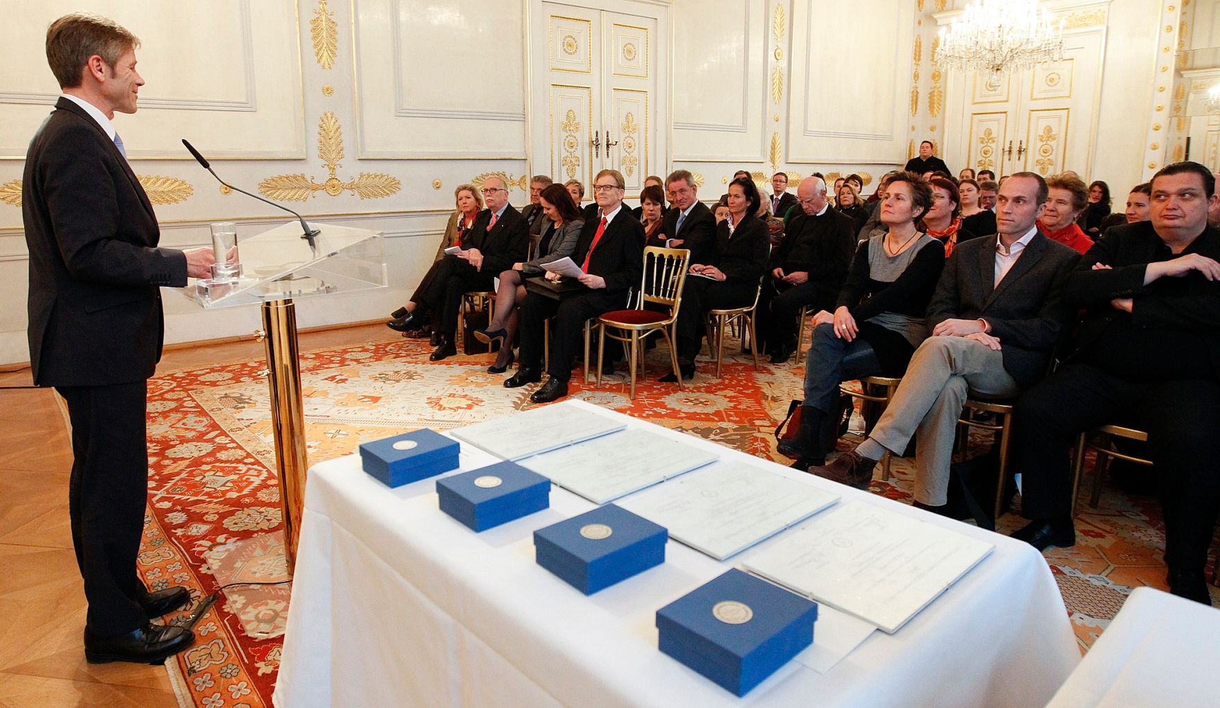 Am 24. November 2011 verlieh Staatssekret&auml;r Josef Ostermayer den &quot;&Ouml;sterreichischen Zeitschriften-Preis 2011&quot; im Bundeskanzleramt.