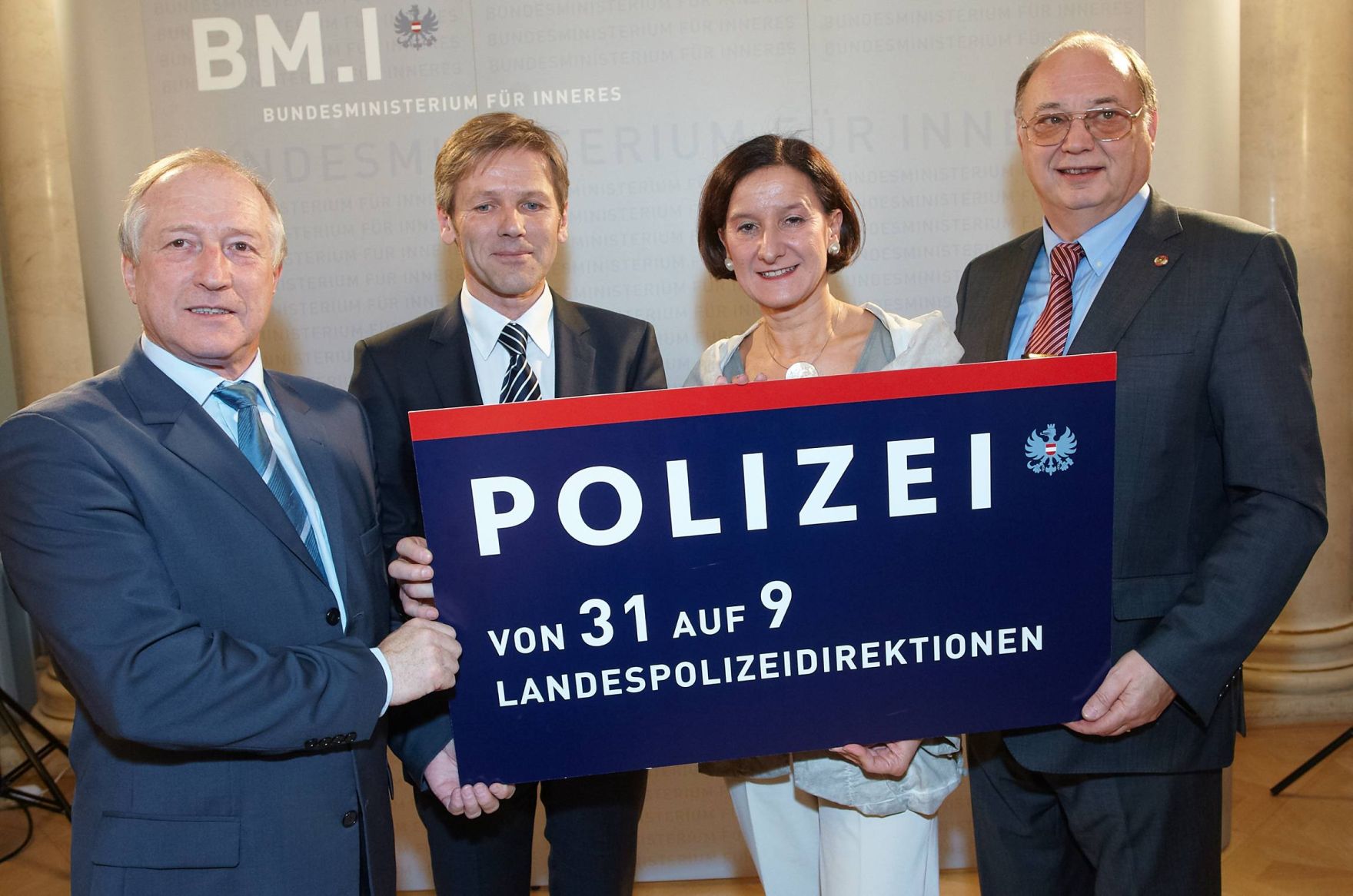 Am 17. November 2011 &quot;Verwaltungsreform - Bundessicherheitsbeh&ouml;rden NEU&quot; (v.l.n.r.) G&uuml;nter K&ouml;&szlig;l, Staatssekret&auml;r Josef Ostermayer, Bundesministerin f&uuml;r Inneres Johanna Mikl-Leitner, Otto Pendl.