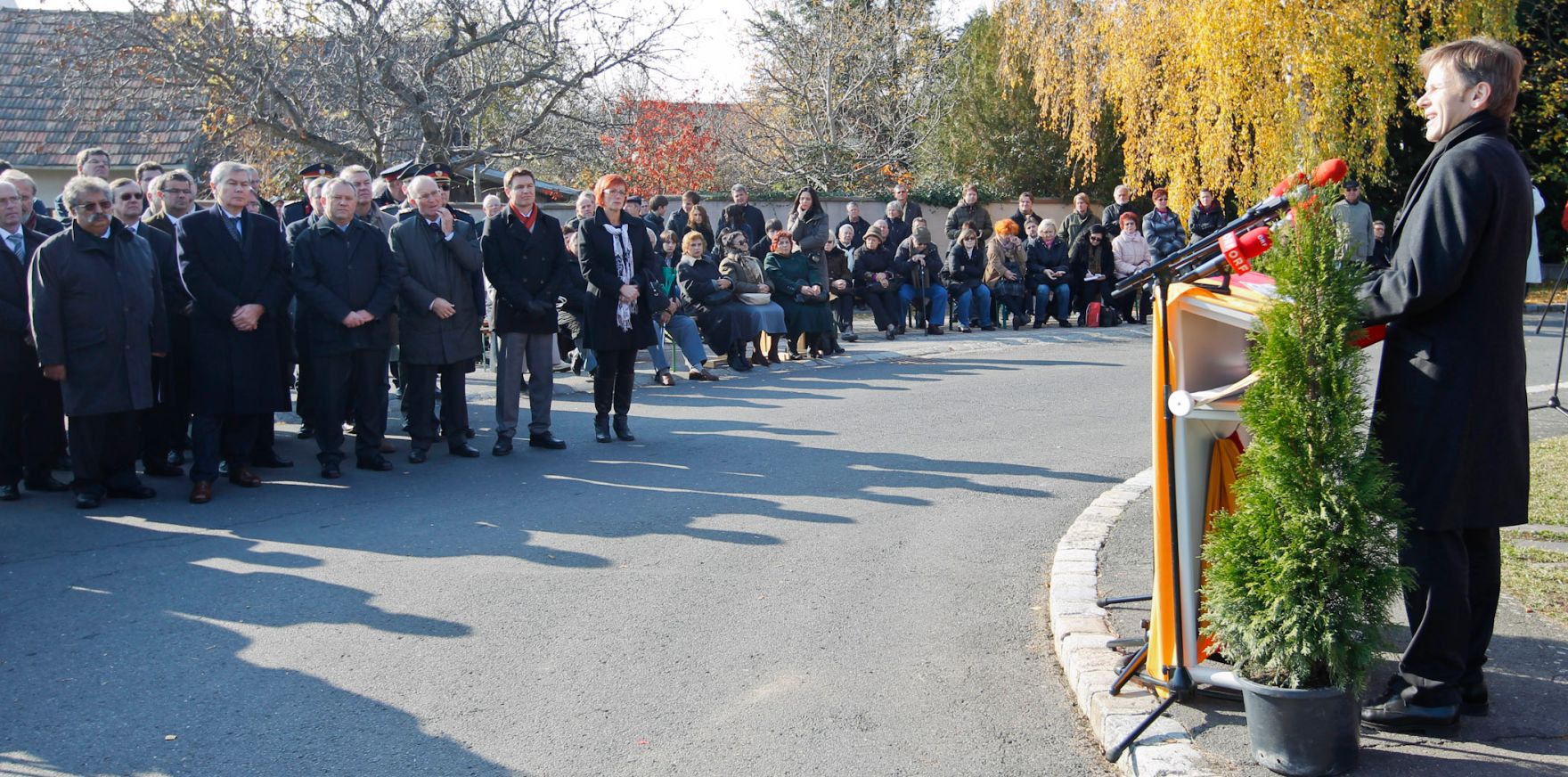 Am 12. November 2011 sprach Staatssekret&auml;r Josef Ostermayer bei der Roma Gedenkveranstaltung in Lackenbach.