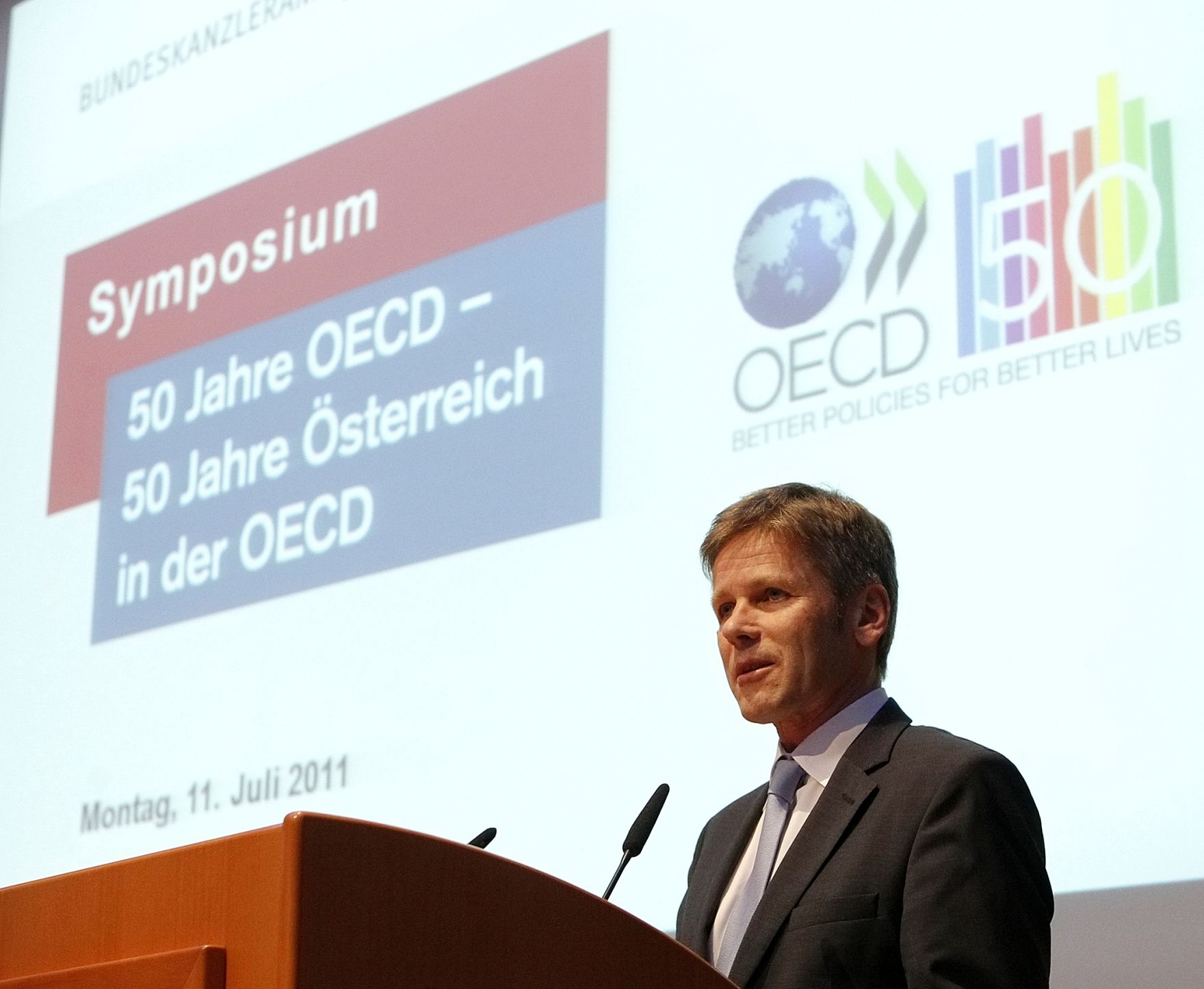 Am 11. Juni hielt Staatsekret&auml;r Josef Ostermayer in Vertretung des Bundeskanzlers Begr&uuml;&szlig;ungsworte beim Symposium 50 Jahre OECD - 50 Jahre &Ouml;sterreich in der OECD in der Nationalbank.