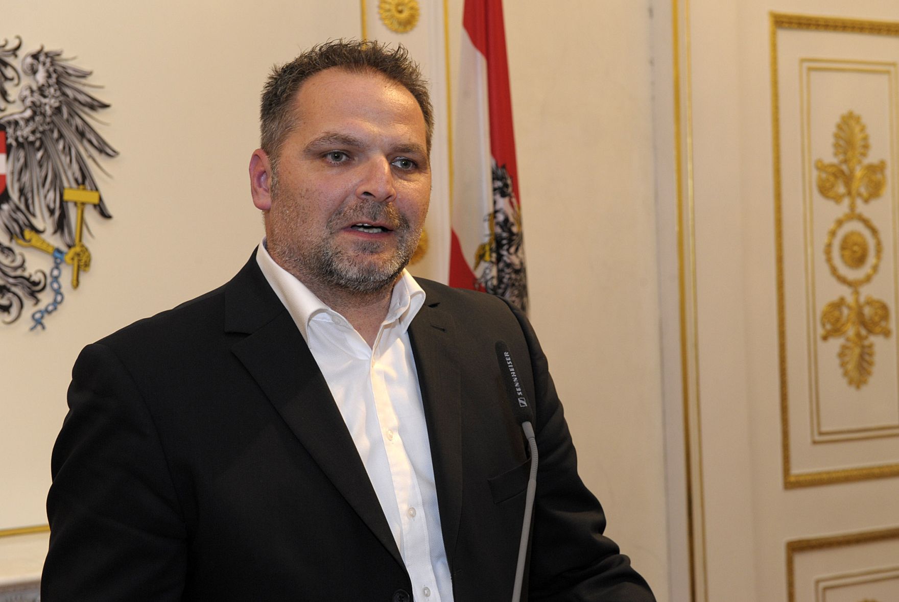 Am 25. November 2011 bei der &Uuml;berreichung im Bundeskanzleramt der Zertifikate an die neu ausgebildeten Mauthausen-Guides.