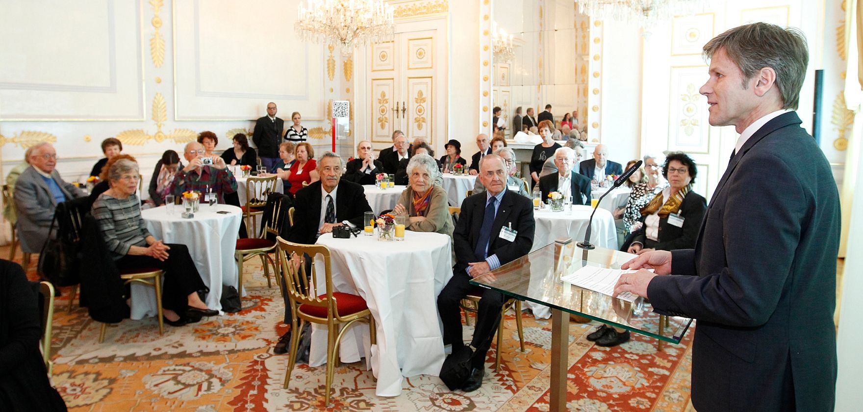 Am 25. April 2012 begr&uuml;&szlig;te Staatssekret&auml;r Josef Ostermayer Auslands&ouml;sterreicherInnen des Jewish Welcome Service im Bundeskanzleramt.