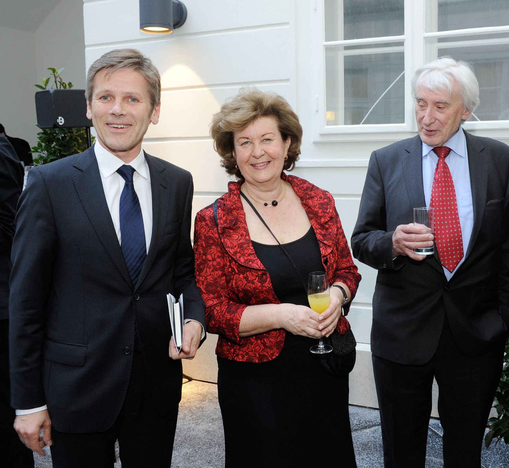 Am 10. Mai 2012 hielt Staatssekret&auml;r Josef Ostermayer (l.) die Er&ouml;ffnungsrede bei der Wiederer&ouml;ffnung des Concordia Hauses.