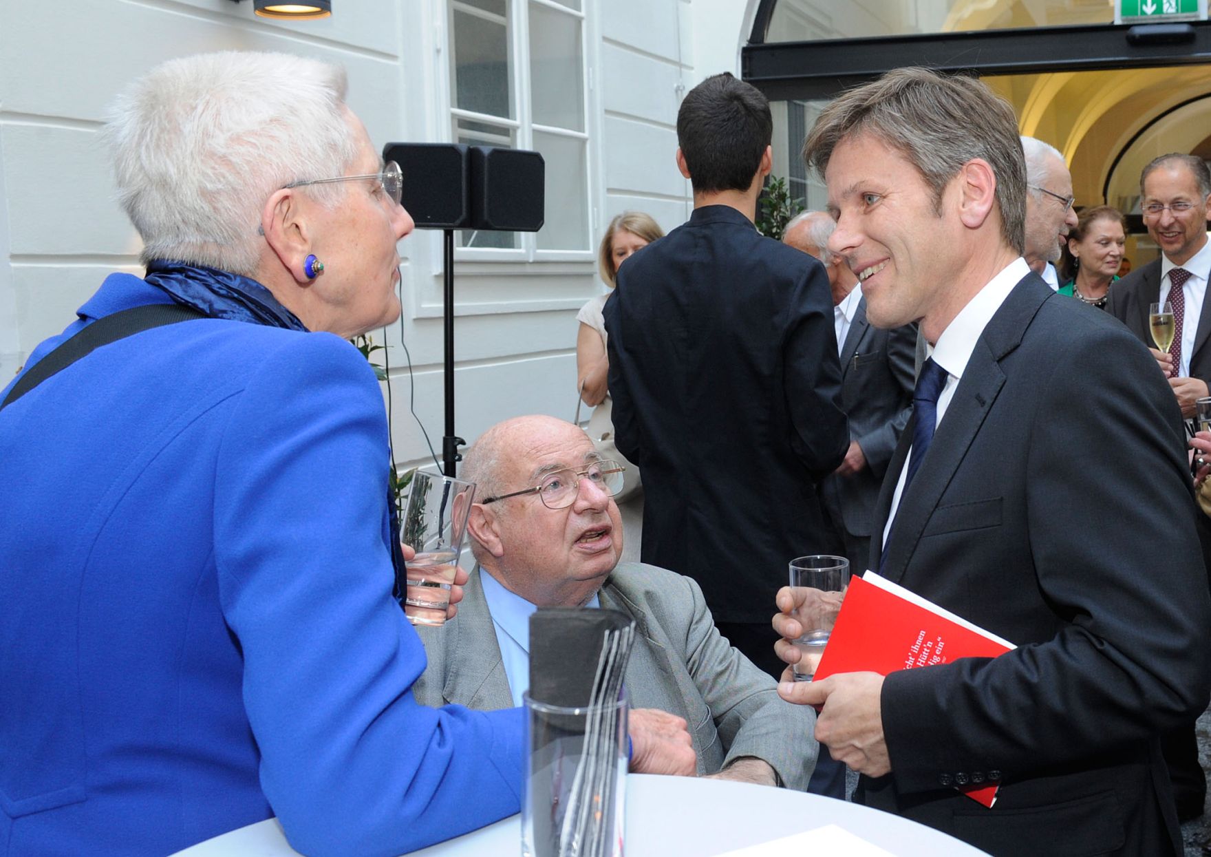 Am 10. Mai 2012 hielt Staatssekret&auml;r Josef Ostermayer (r.) die Er&ouml;ffnungsrede bei der Wiederer&ouml;ffnung des Concordia Hauses.
