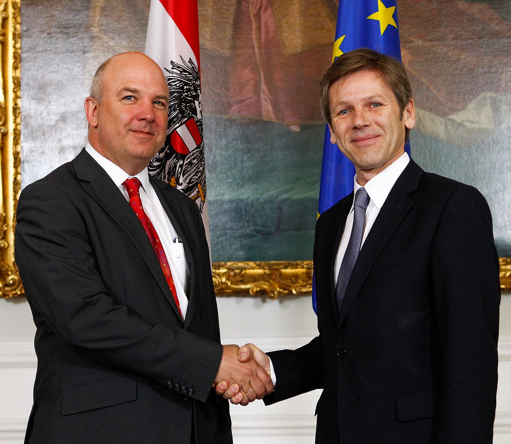 Am 6. Juni 2012 empfing Staatssekret&auml;r Josef Ostermayer (r.) den Menschenrechtskommissar des Europarates Nils Muižnieks (l.) zu einem Gespr&auml;ch im Bundeskanzleramt.