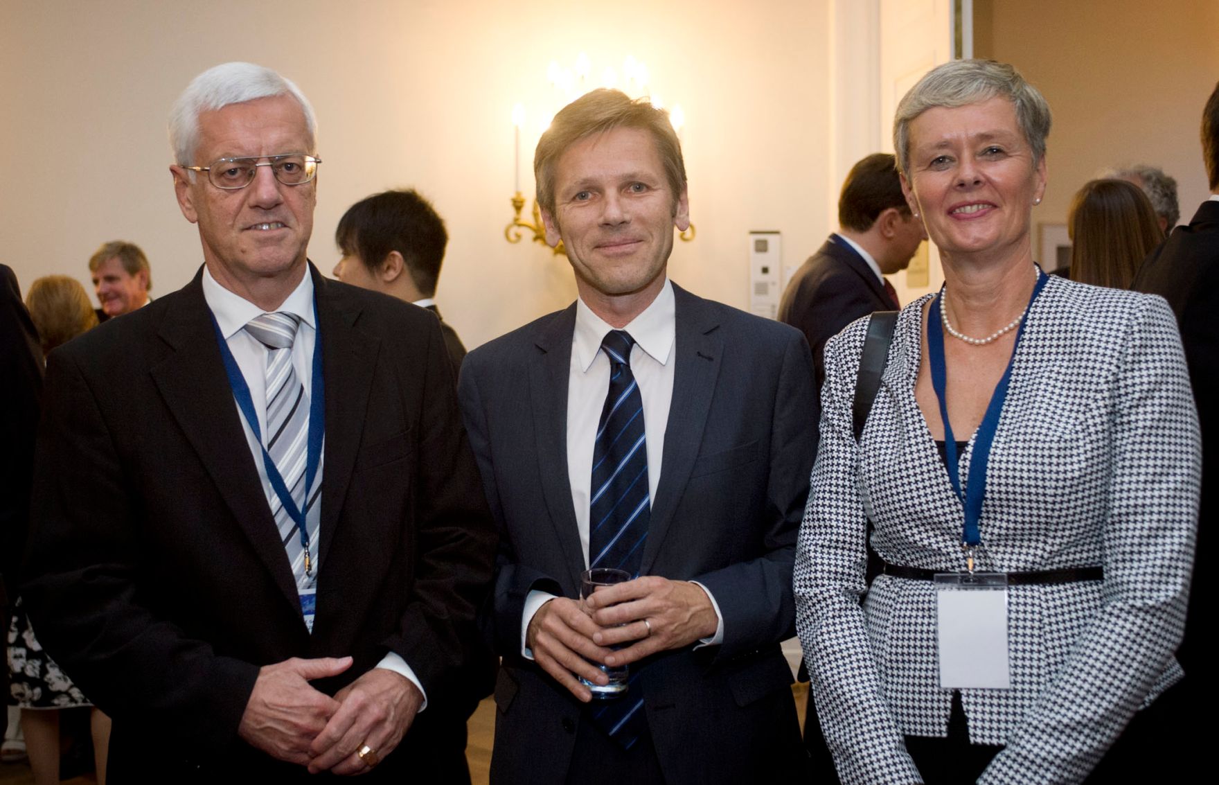 Am 10. September 2012 fand im Bundeskanzleramt ein Empfang zum Internationalen Kongress der Verfassungsgerichtsh&ouml;fe statt. Im Bild Staatssekret&auml;r Josef Ostermayer (m.) und der Pr&auml;sident des Verfassungsgerichtshofes Gerhart Holzinger mit Ehefrau Karin.