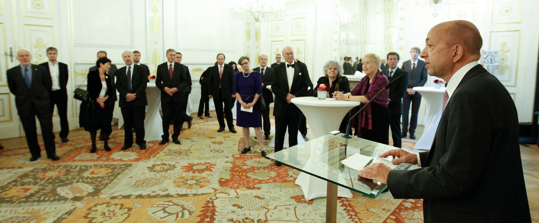 Am 16. Oktober 2012 empfing Staatssekret&auml;r Josef Ostermayer in Vertretung des Bundeskanzlers die Teilnehmerinnen und Teilnehmer des 7. Wiener Nobelpreistr&auml;gerseminars im Bundeskanzleramt. Im Bild der Pr&auml;sident des Verein Wiener Nobelpreistr&auml;gerInnenseminars Helmuth H&uuml;ffel.