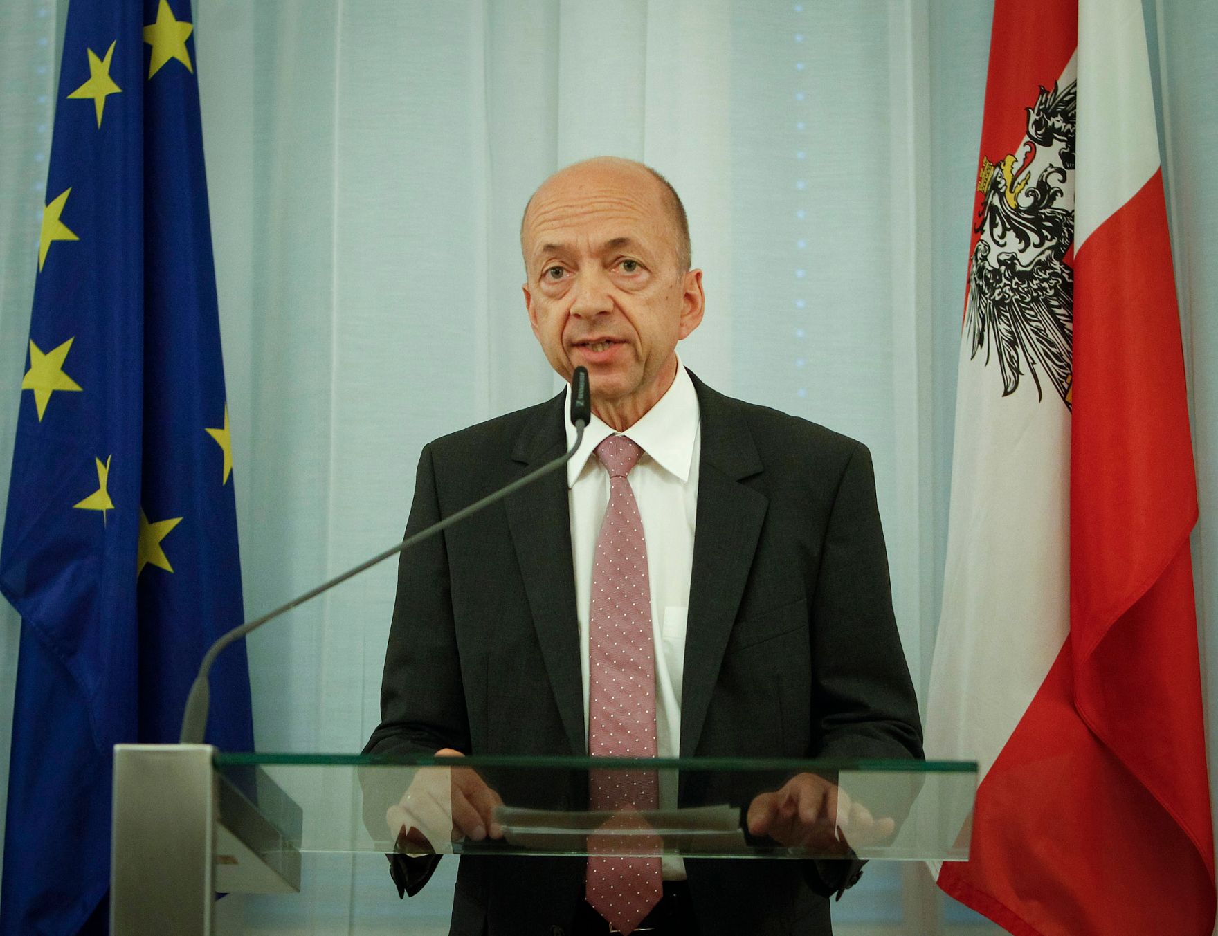 Am 16. Oktober 2012 empfing Staatssekret&auml;r Josef Ostermayer in Vertretung des Bundeskanzlers die Teilnehmerinnen und Teilnehmer des 7. Wiener Nobelpreistr&auml;gerseminars im Bundeskanzleramt. Im Bild der Pr&auml;sident des Verein Wiener Nobelpreistr&auml;gerInnenseminars Helmuth H&uuml;ffel.