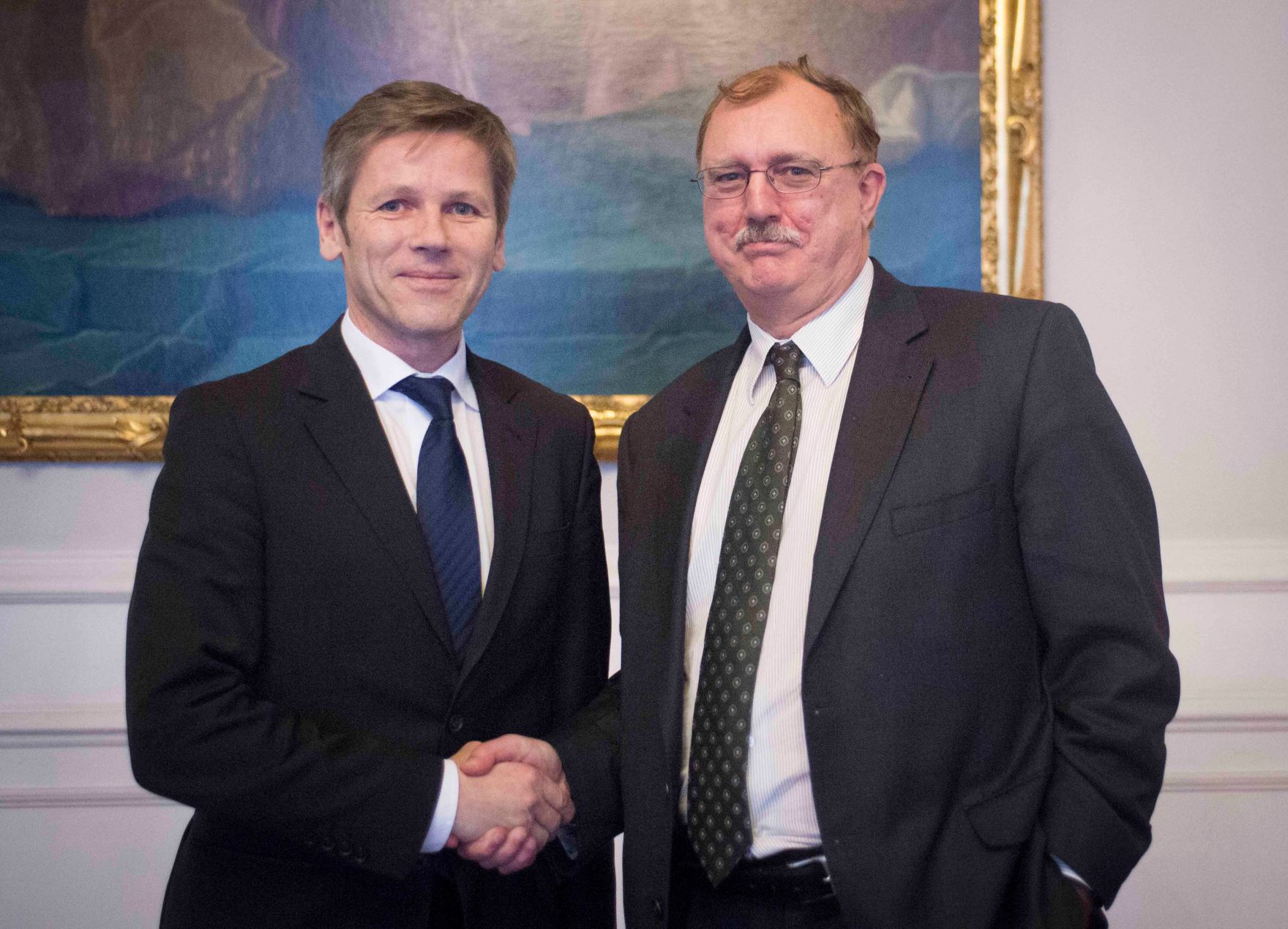 Am 4. Dezember 2012 empfing Staatssekret&auml;r Josef Ostermayer (l.) den australischen Botschafter David Gordon Stuart (r.) im Bundeskanzleramt.