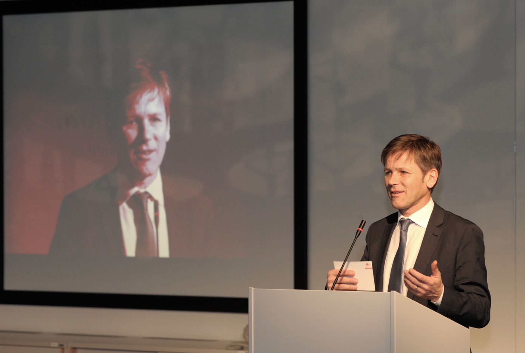 Am 13. Dezember 2012 er&ouml;ffnete Josef Ostermayer (im Bild), Staatssekret&auml;r f&uuml;r Medien und Koordination im Bundeskanzleramt die Konferenz &bdquo;Alle ins Netz &ndash; Wie internet-fit ist &Ouml;sterreich?&ldquo;