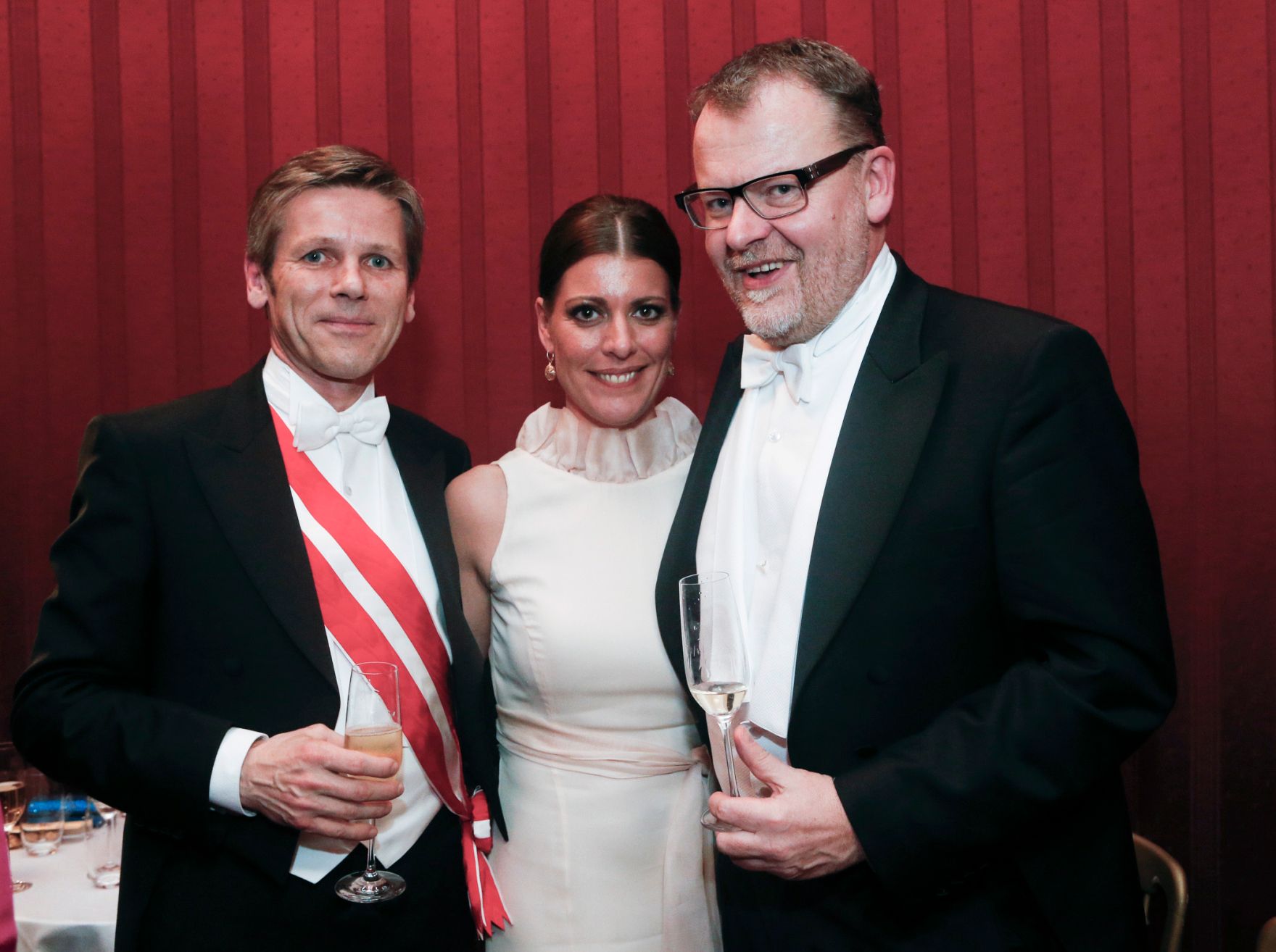 Am 7. Februar 2013 fand der Wiener Opernball statt. Im Bild Staatssekret&auml;r Josef Ostermayer (l.) und Regisseur Stefan Ruzowitzky (r.) mit Ehefrau Birgit.