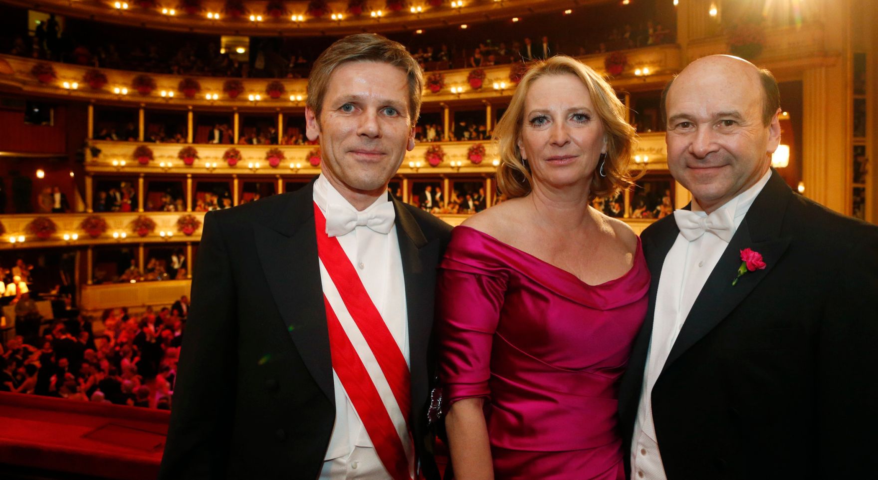Am 7. Februar 2013 fand der Wiener Opernball statt. Im Bild (v.l.n.r.) Staatssekret&auml;r Josef Ostermayer, Verkehrsministerin Doris Bures und Operndirektor Dominique Meyer.