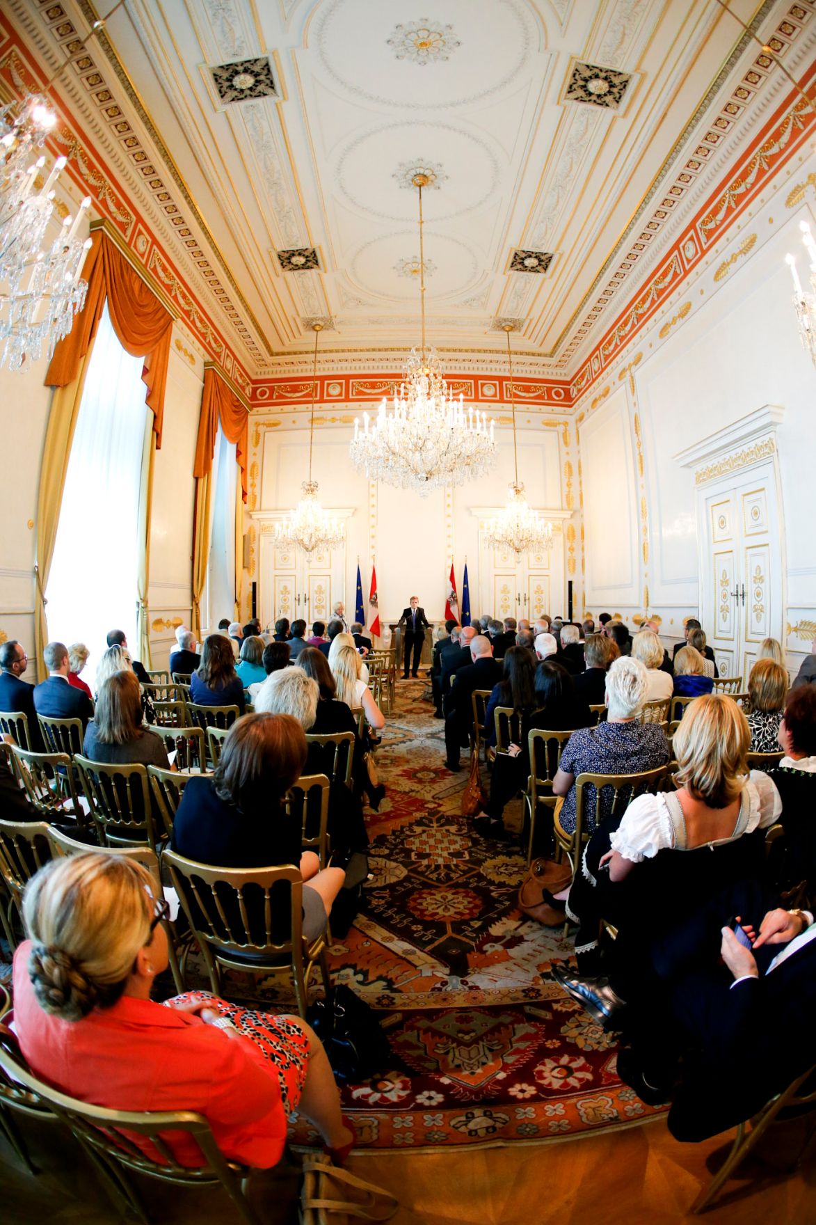 Am 28. Juni 2013 bestellte der Bundeskanzler Vertreterinnen und Vertreter der Wirtschaft zu Mitgliedern der bei der Bundesanstalt &quot;Statistik &Ouml;sterreich&quot; eingerichteten Wirtschaftskurie. Damit haben sie das Recht, die Bezeichnung &quot;Kommerzialrat f&uuml;r die Statistik&quot; zu f&uuml;hren. Die Dekrete wurden von Staatssekret&auml;r Josef Ostermayer &uuml;berreicht.