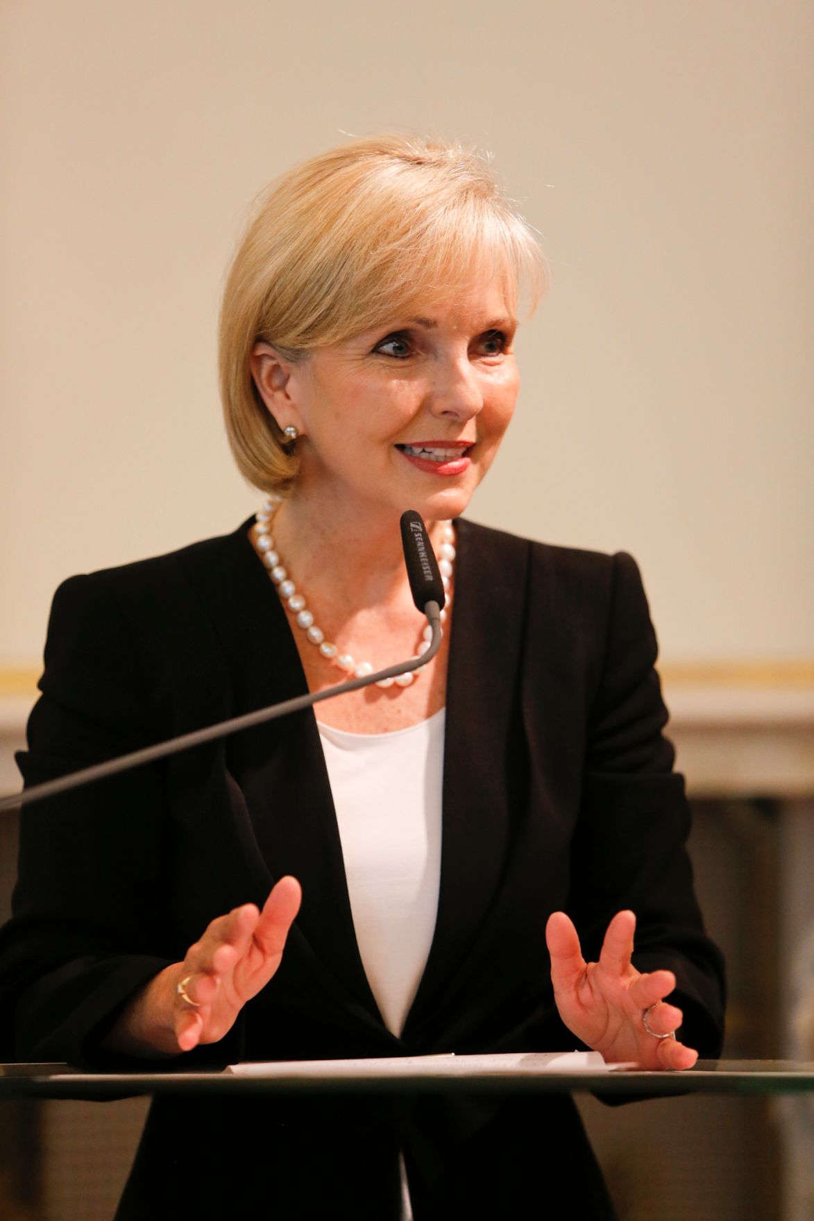 Am 28. Juni 2013 bestellte der Bundeskanzler Vertreterinnen und Vertreter der Wirtschaft zu Mitgliedern der bei der Bundesanstalt &quot;Statistik &Ouml;sterreich&quot; eingerichteten Wirtschaftskurie. Damit haben sie das Recht, die Bezeichnung &quot;Kommerzialrat f&uuml;r die Statistik&quot; zu f&uuml;hren. Die Dekrete wurden von Staatssekret&auml;r Josef Ostermayer &uuml;berreicht. Im Bild Kunigunde Wentner.