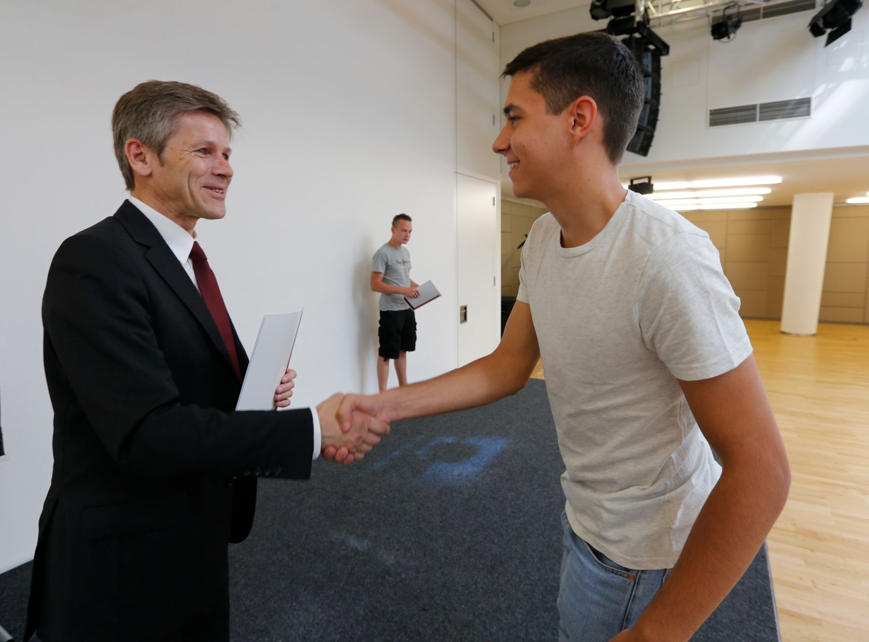 Am 3. Juli 2013 &uuml;berreichte Staatssekret&auml;r Josef Ostermayer die Preise an die Gewinnerinnen und Gewinner des Lehrlings-Berufswettbewerbs &Ouml;BB 2013.