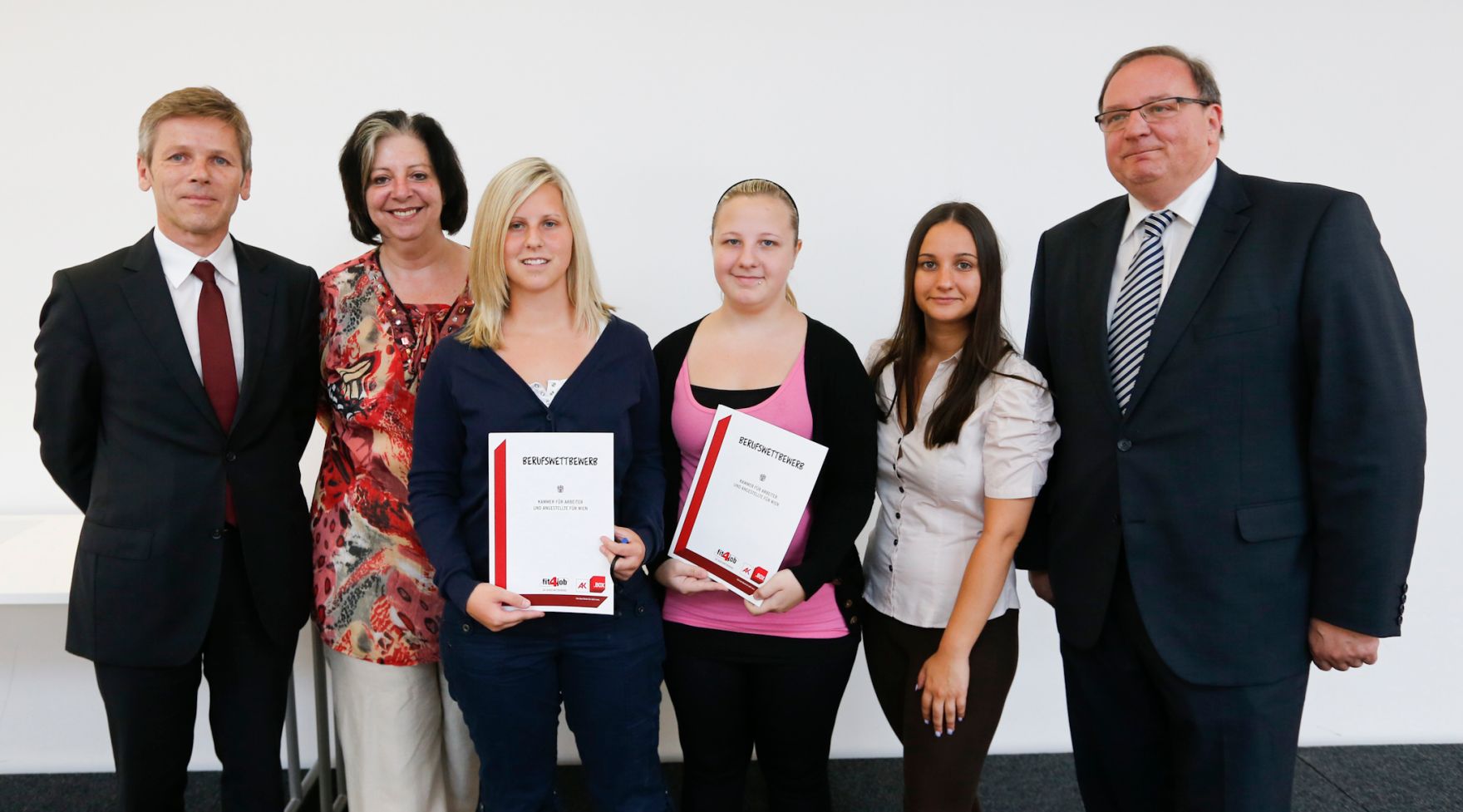 Am 3. Juli 2013 &uuml;berreichte Staatssekret&auml;r Josef Ostermayer die Preise an die Gewinnerinnen und Gewinner des Lehrlings-Berufswettbewerbs &Ouml;BB 2013.