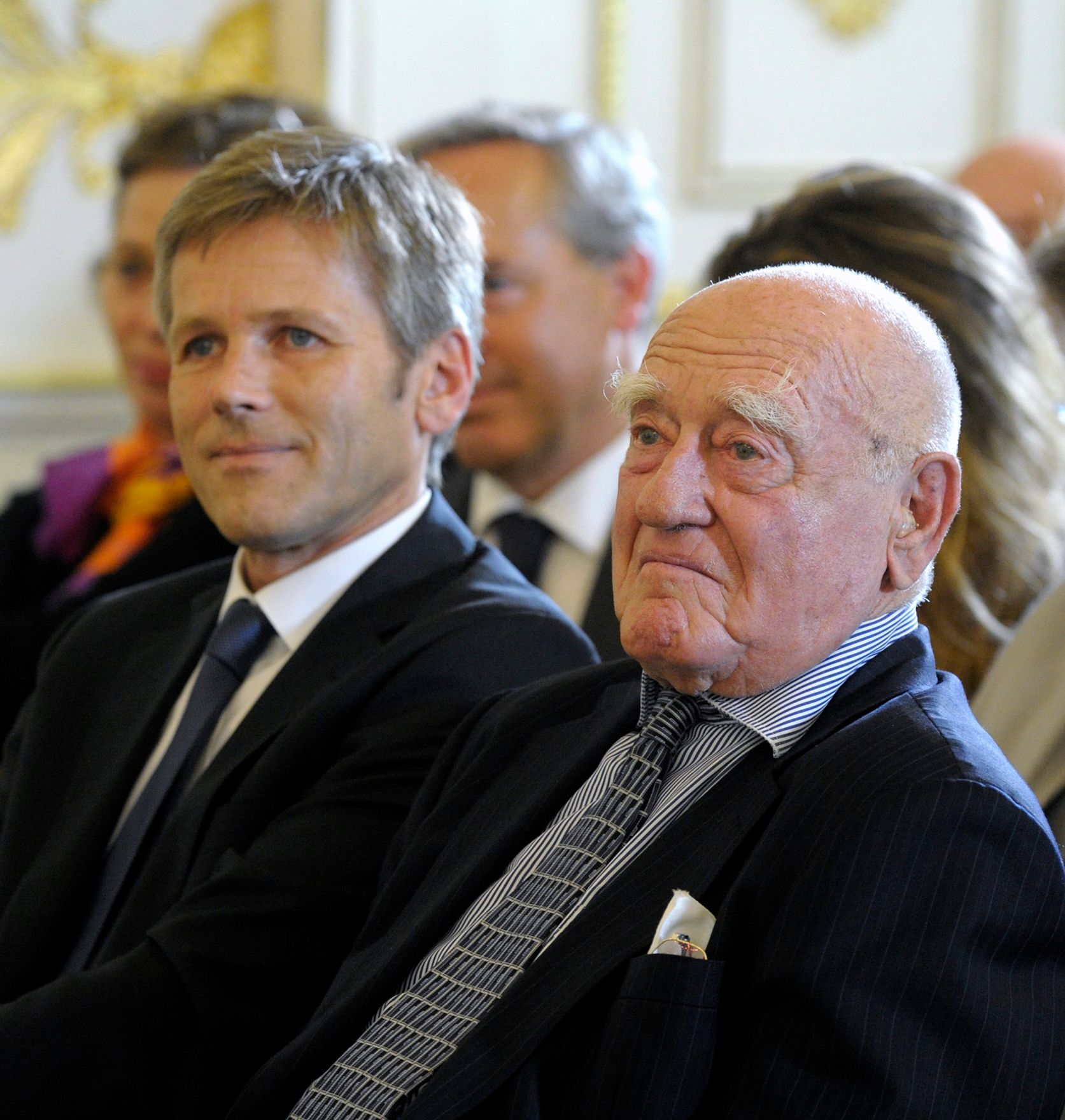 Am 27. August 2013 &uuml;berreichte Bundesministerin Claudia Schmied gemeinsam mit Staatssekret&auml;r Josef Ostermayer das &Ouml;sterreichische Ehrenkreuz f&uuml;r Wissenschaft und Kunst I. Klasse an Erich Lessing.