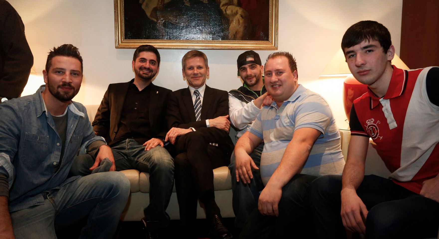 Kanzleramtsminister Josef Ostermayer am 13. Februar 2014 bei einem Empfang zu Ehren der &ouml;sterreichischen Filmemacher bei der Berlinale 2014 in der &Ouml;sterreichischen Botschaft in Berlin. Im Bild Josef Ostermayer mit dem Team von "Risse im Beton".