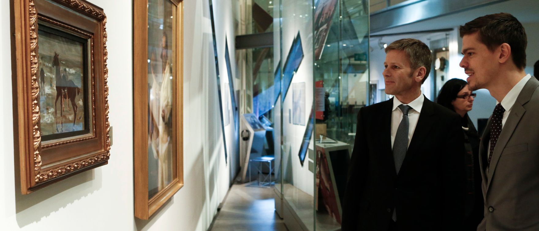 Kanzleramtsminister Josef Ostermayer (l.) am 14. Februar 2014 bei einem Besuch des j&uuml;dischen Museums in Berlin.