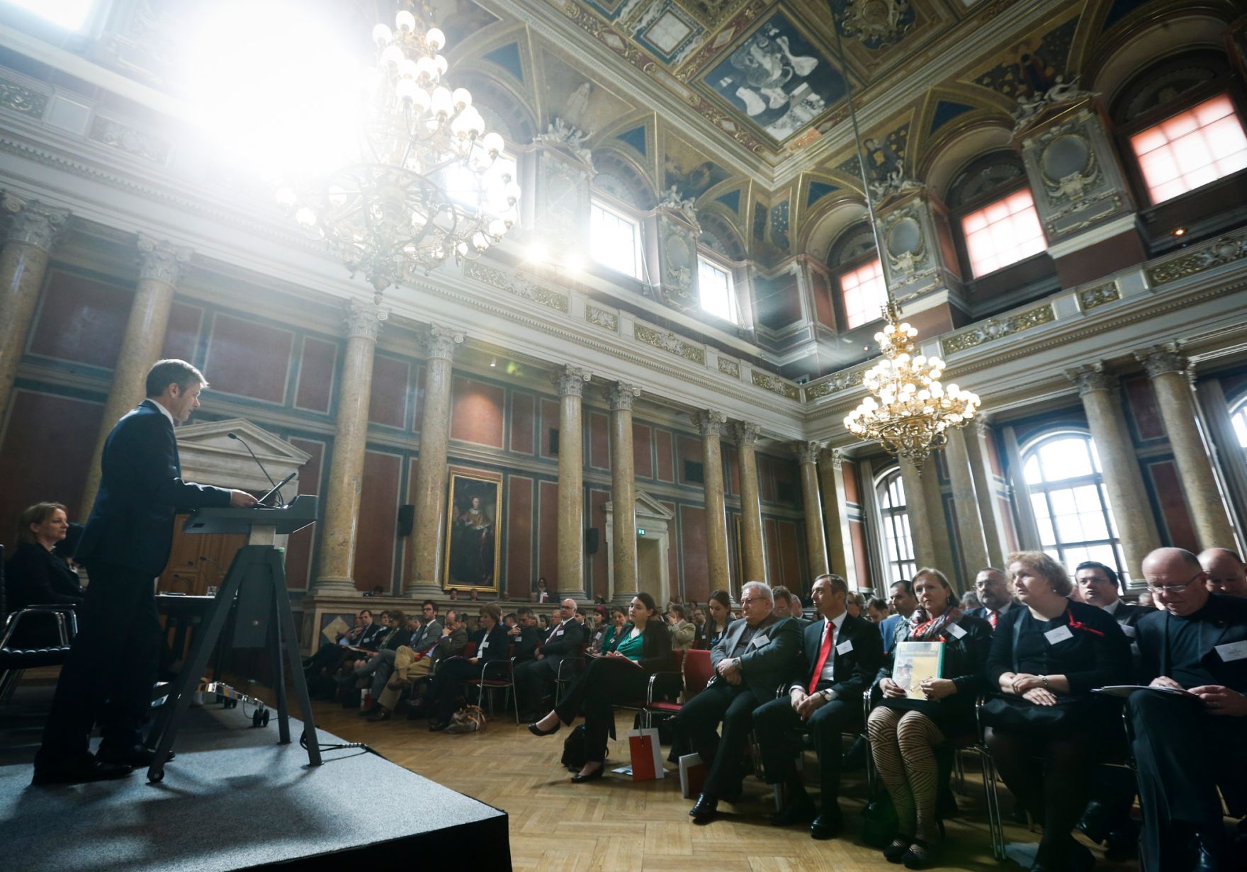 Am 26. M&auml;rz 2014 er&ouml;ffnete Kanzleramtsminister Josef Ostermayer (l.) die Bundes-PersonalleiterInnen-Tagung in der Universit&auml;t Wien.