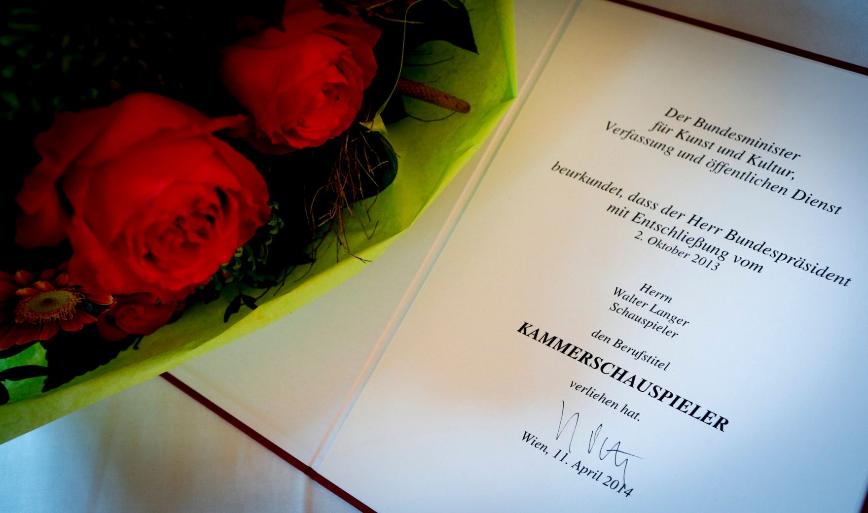 Am 11. April 2014 &uuml;berreichte Kunst- und Kulturminister Josef Ostermayer die Urkunde mit der dem Burgschauspieler Walter Langer der Berufstitel Kammerschauspieler verliehen wurde.