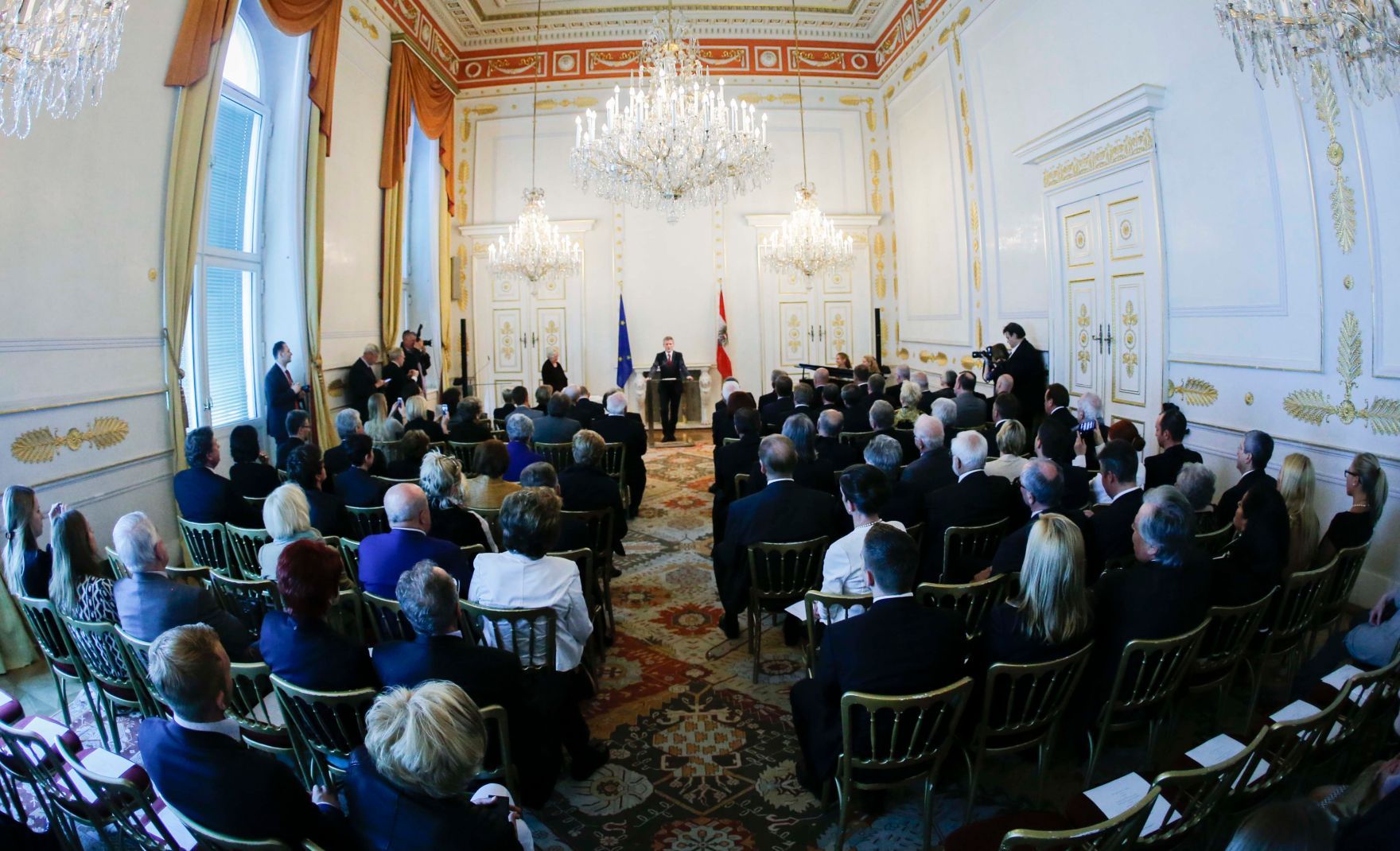 Am 24. April 2014 bestellte der Bundeskanzler Vertreterinnen und Vertreter der Wirtschaft zu Mitgliedern der bei der Bundesanstalt "Statistik &Ouml;sterreich" eingerichteten Wirtschaftskurie. Damit haben sie das Recht, die Bezeichnung "Kommerzialrat f&uuml;r die Statistik" zu f&uuml;hren.