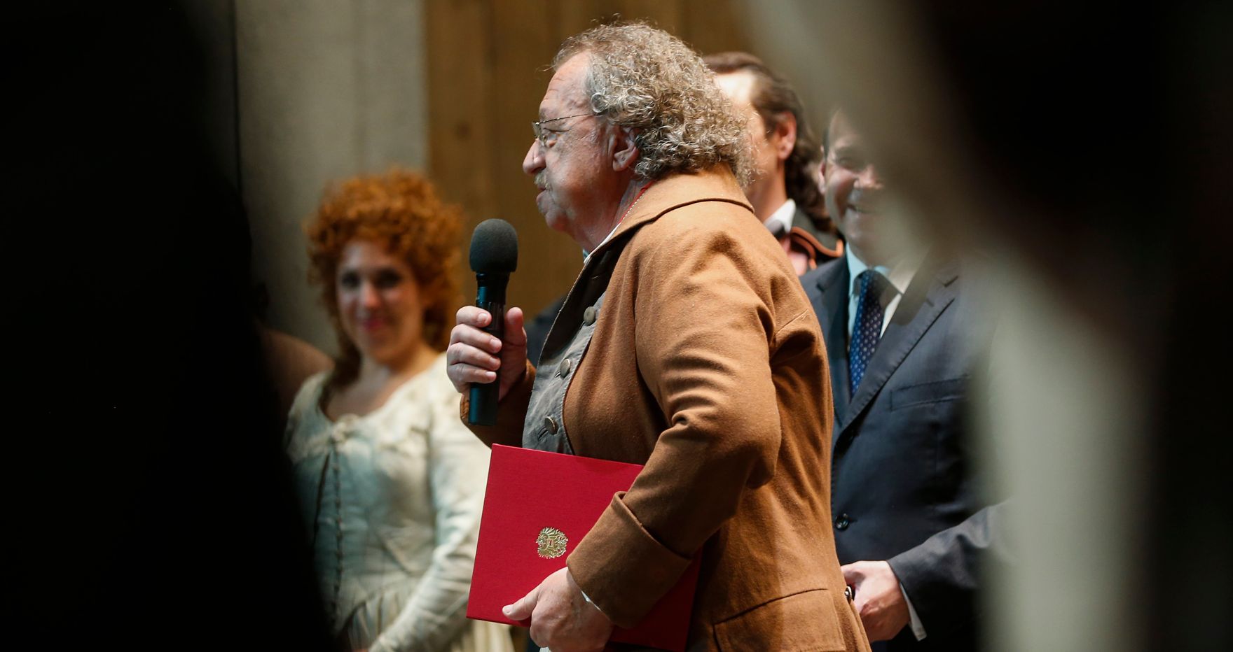 Am 3. Mai 2014 &uuml;berreichte Kunst- und Kulturminister Josef Ostermayer die Ehrenmitgliedschaft der Wiener Staatsoper an den Kammers&auml;nger Alfred &Scaron;ramek.