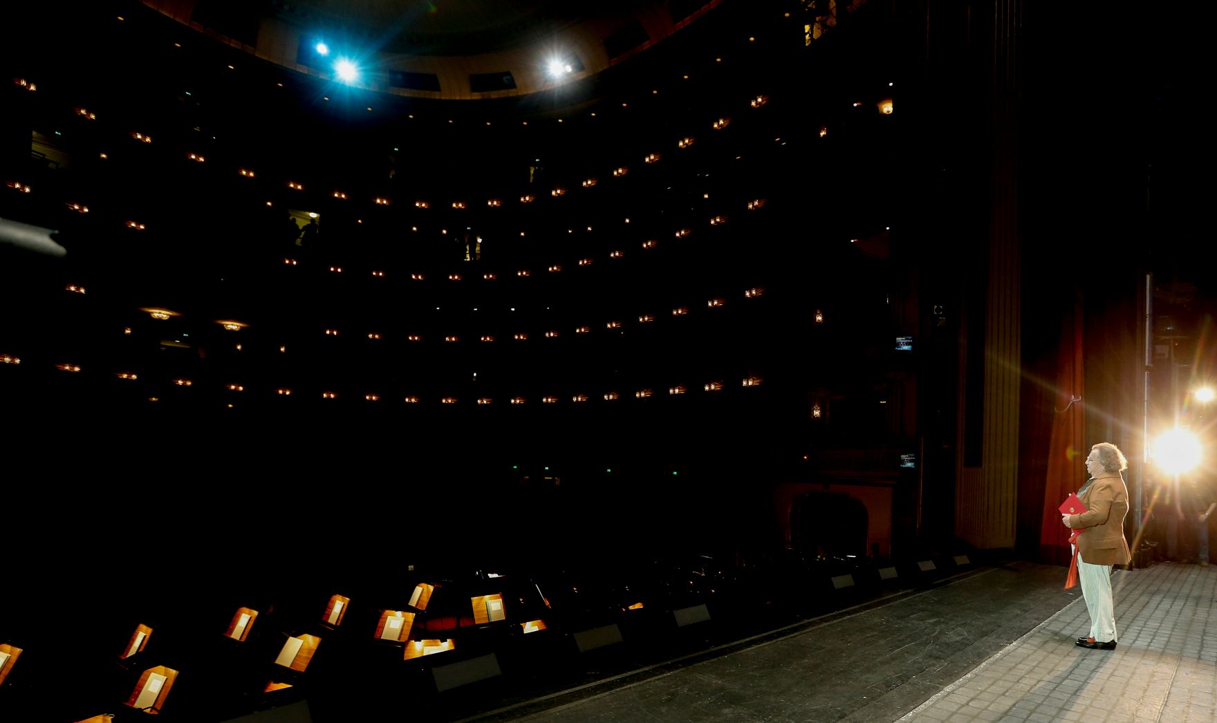 Am 3. Mai 2014 &uuml;berreichte Kunst- und Kulturminister Josef Ostermayer die Ehrenmitgliedschaft der Wiener Staatsoper an den Kammers&auml;nger Alfred &Scaron;ramek.