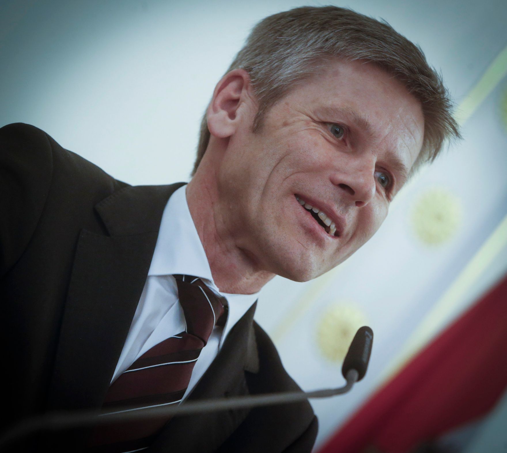 Am 7. Mai 2014 &uuml;berreichte Kunst- und Kulturminister Josef Ostermayer (im Bild) die Staatspreise &bdquo;Sch&ouml;nste B&uuml;cher &Ouml;sterreichs&ldquo; im Bundeskanzleramt.