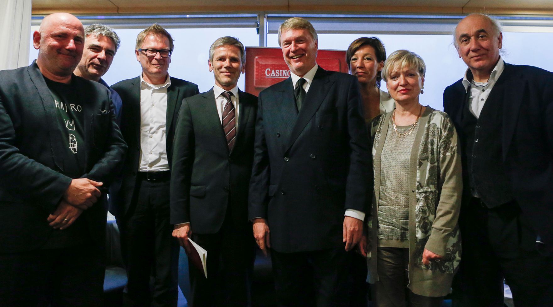 Am 7. Mai 2014 nahm Kunst- und Kulturminister Josef Ostermayer am 2. Casinos Austria Kultur Talk &bdquo;F&uuml;r die Kunst zu leben, von der Kunst zu leben&ldquo; im Justizcafe teil. Im Bild (v.l.n.r.) Thomas Gratzer, Andy Baum, Paulus Hochgatterer, Josef Ostermayer, Dietmar Hoscher, Clarissa Stadler, Karin Bergmann und Paul Hertel.