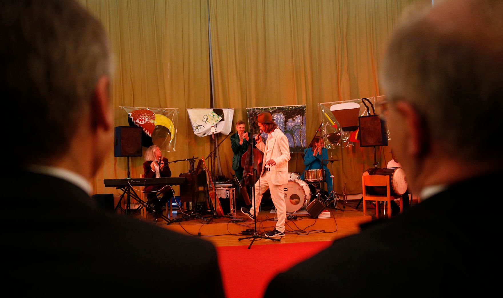 Am 30. Mai 2014 fand in K&auml;rnten die Bundesl&auml;ndertour mit Bundesminister Josef Ostermayer und Justizminister Wolfgang Brandstetter statt. Im Bild Fuzzman &amp; The Singing Rebels-S&auml;nger, Herwig Zamernik.