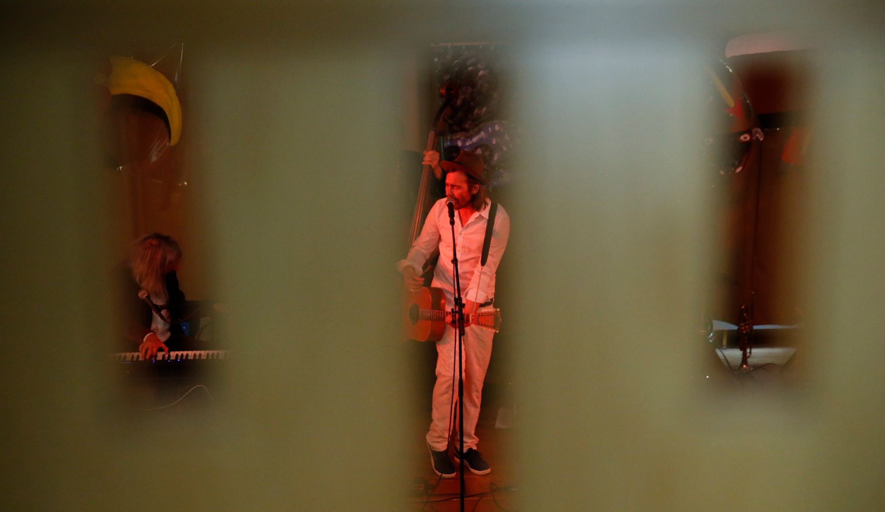 Am 30. Mai 2014 fand in K&auml;rnten die Bundesl&auml;ndertour mit Bundesminister Josef Ostermayer und Justizminister Wolfgang Brandstetter statt. Im Bild Fuzzman &amp; The Singing Rebels-S&auml;nger, Herwig Zamernik.