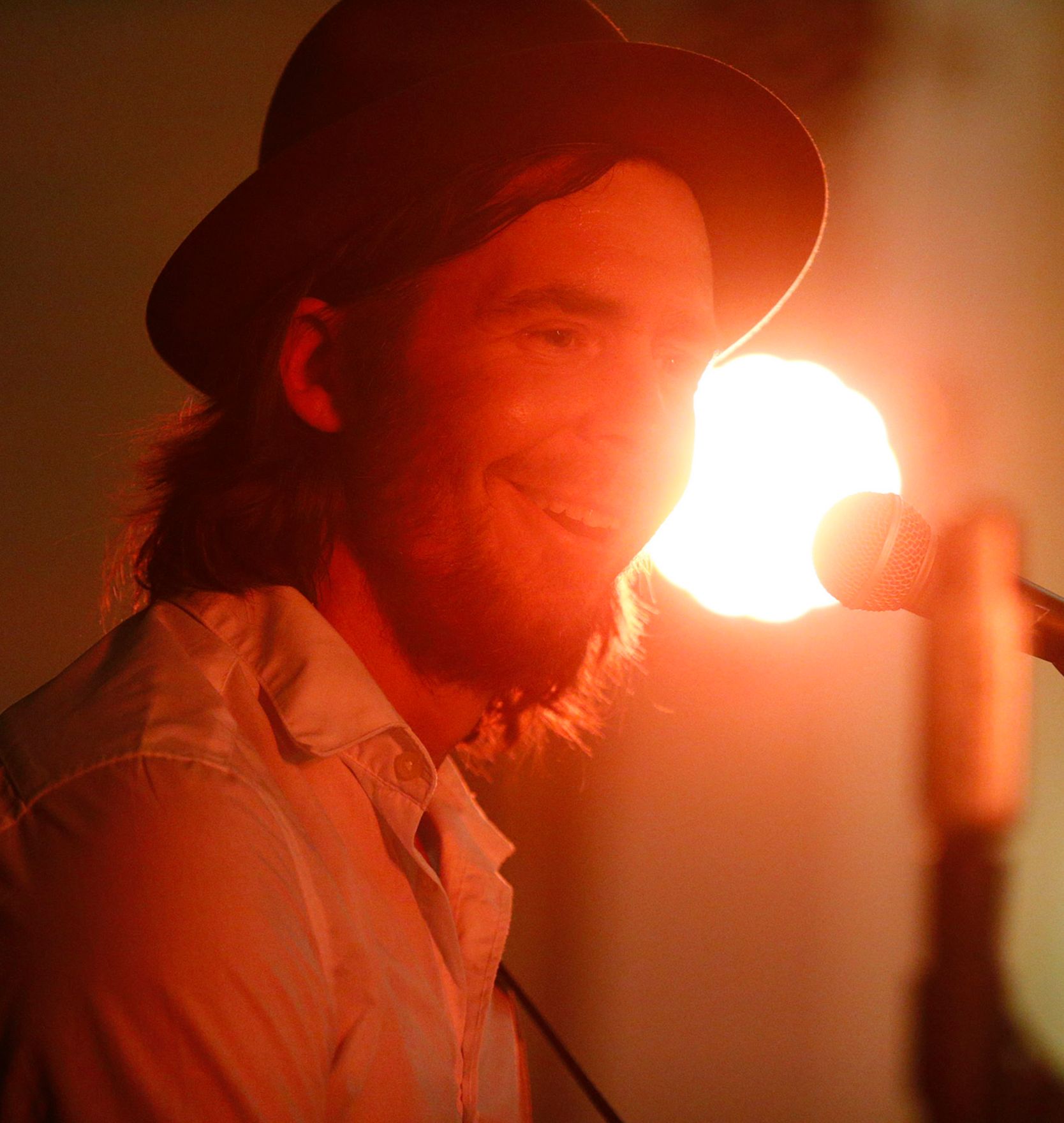 Am 30. Mai 2014 fand in K&auml;rnten die Bundesl&auml;ndertour mit Bundesminister Josef Ostermayer und Justizminister Wolfgang Brandstetter statt. Im Bild Fuzzman &amp; The Singing Rebels-S&auml;nger, Herwig Zamernik.
