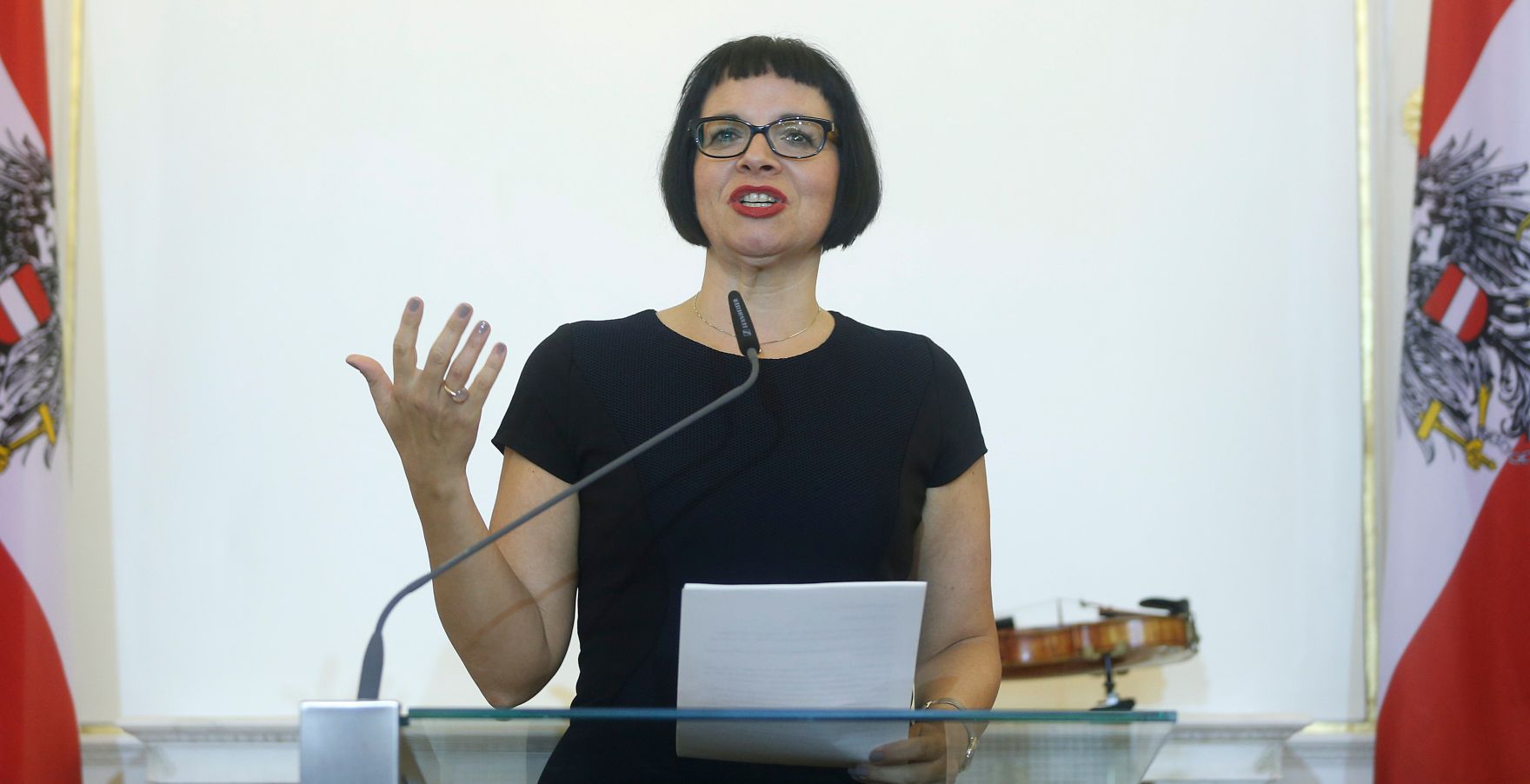 Am 10. September 2014 verlieh Kunst- und Kulturminister Josef Ostermayer die "outstanding artist awards 2014". Im Bild Andrea Ecker, Leiterin der Sektion Kunst im Bundeskanzleramt.