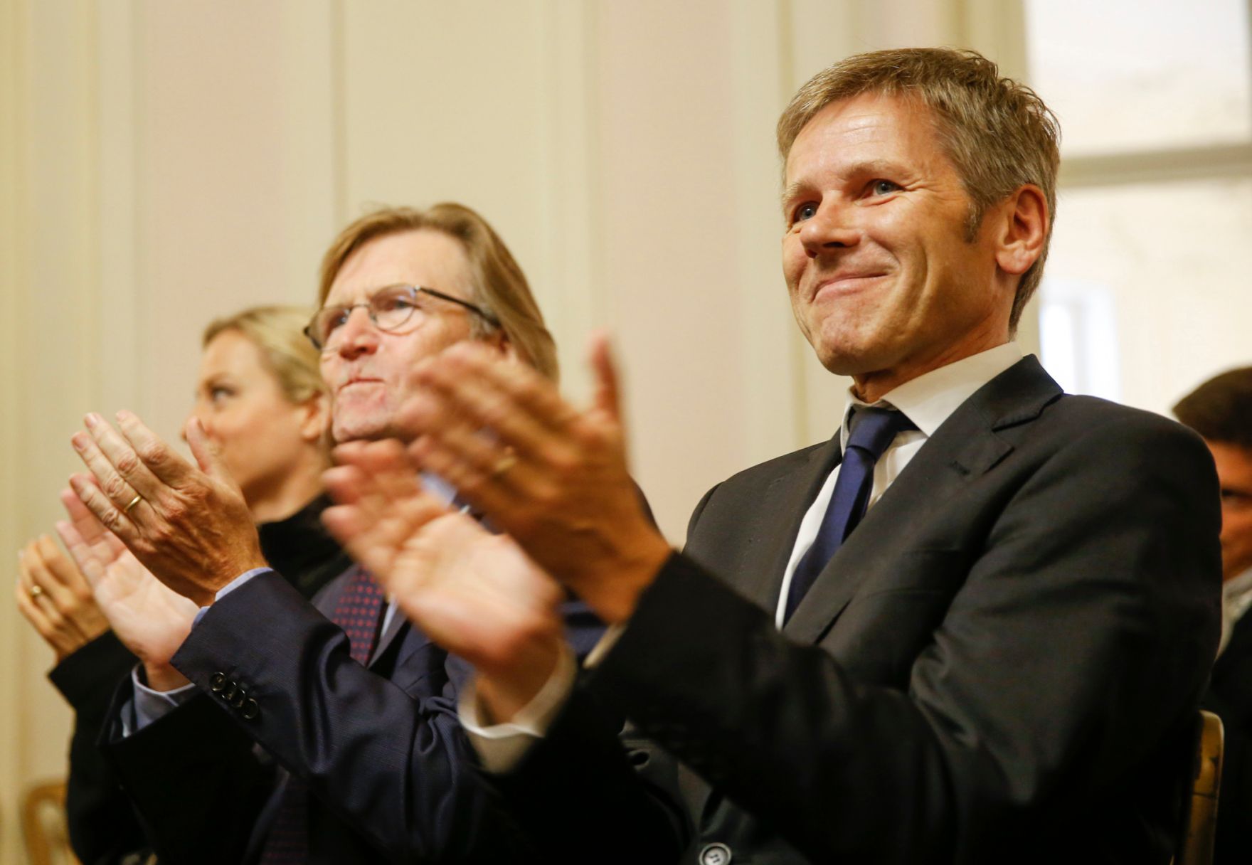 Am 12. September 2014 besuchte Kunst- und Kulturminister Josef Ostermayer (r.) die Wiener S&auml;ngerknaben. Im Bild mit dem Direktor des Gymnasiums Markus Blauensteiner (l.).